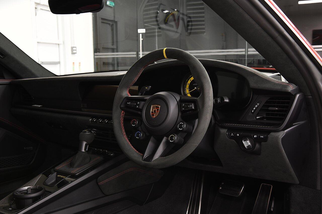 Porsche 911 view 5