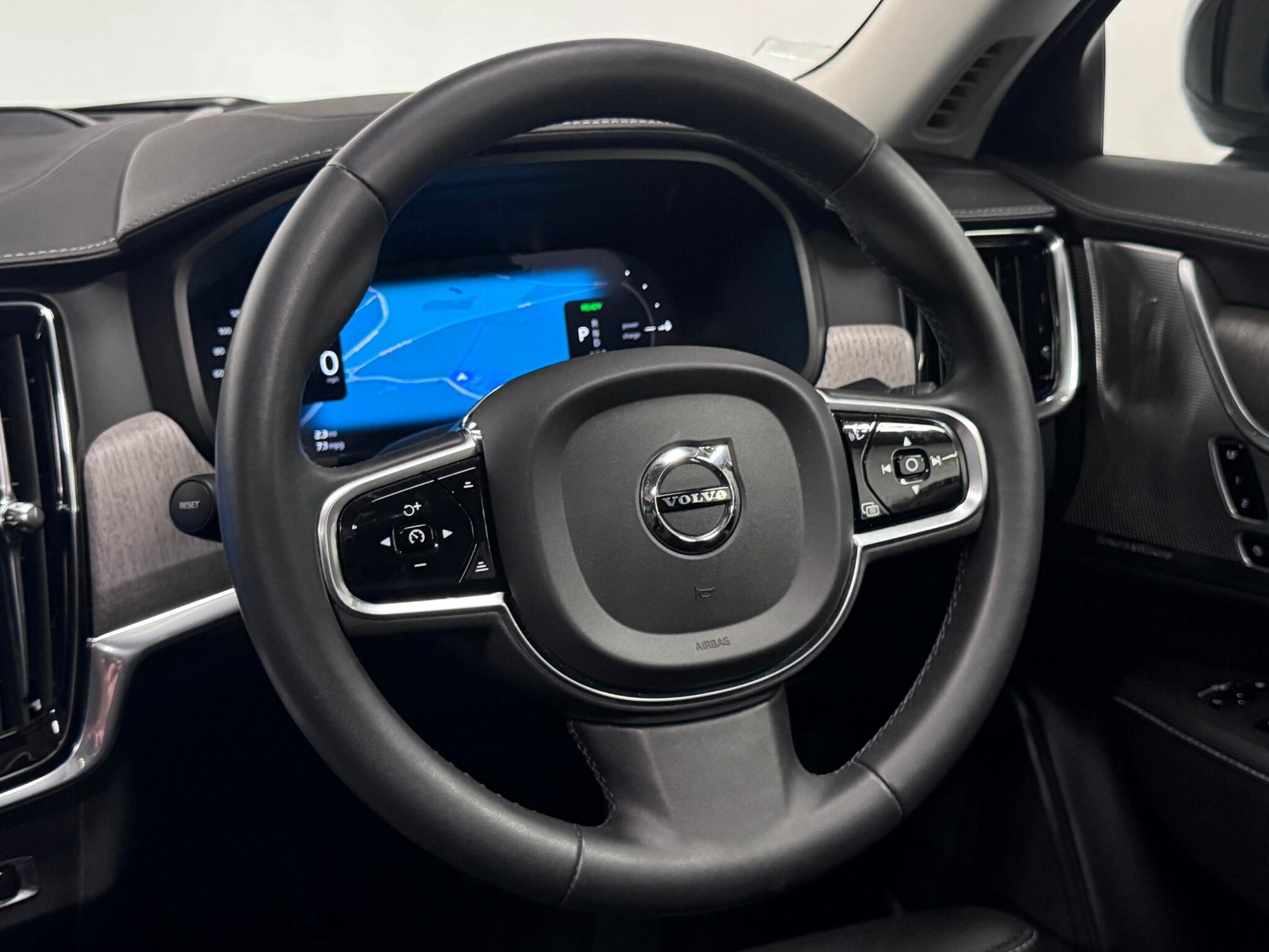Volvo S90 view 33