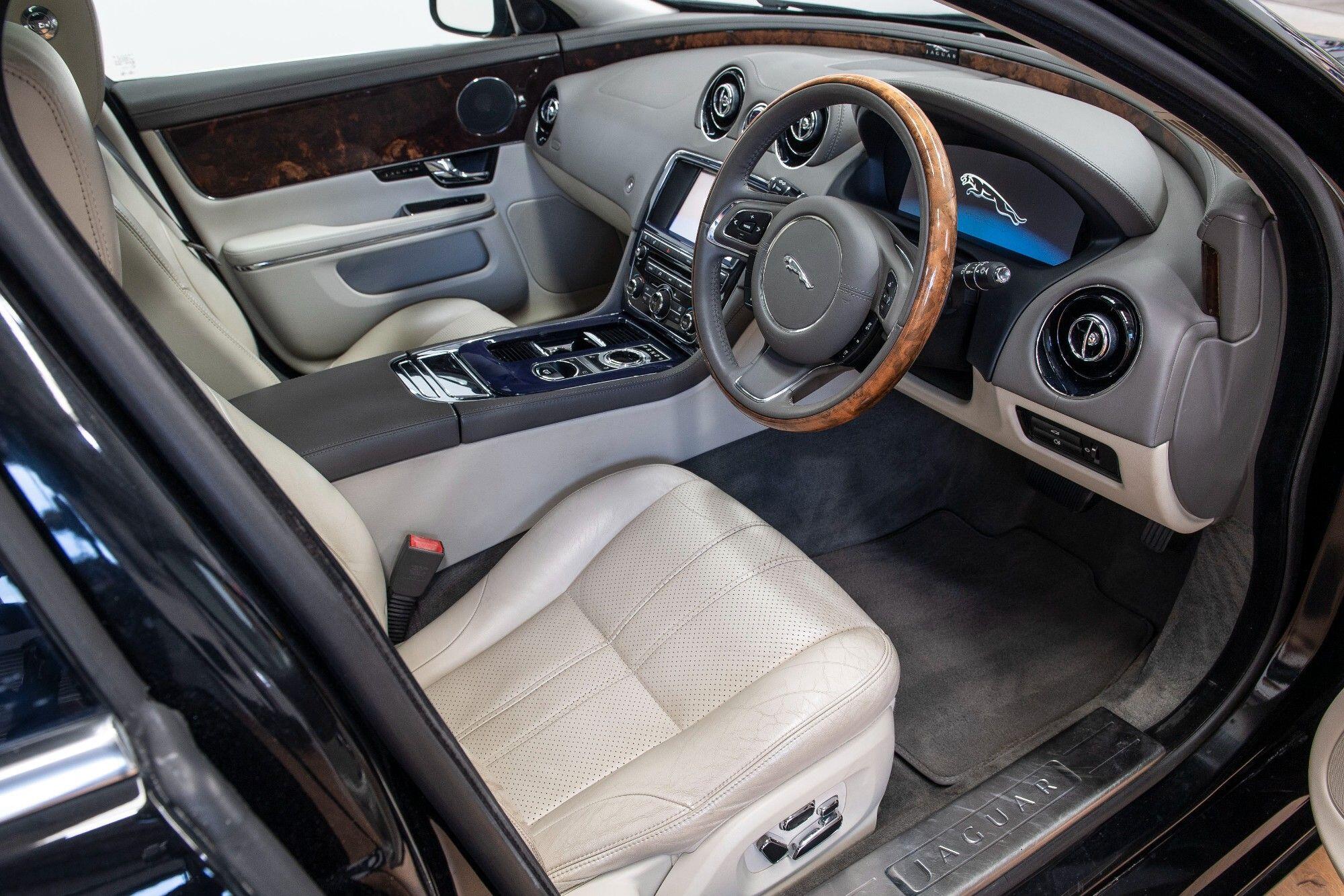 Jaguar XJ view 10