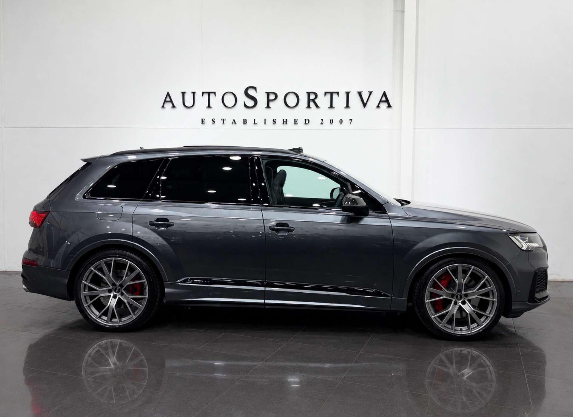 Audi SQ7 view 3