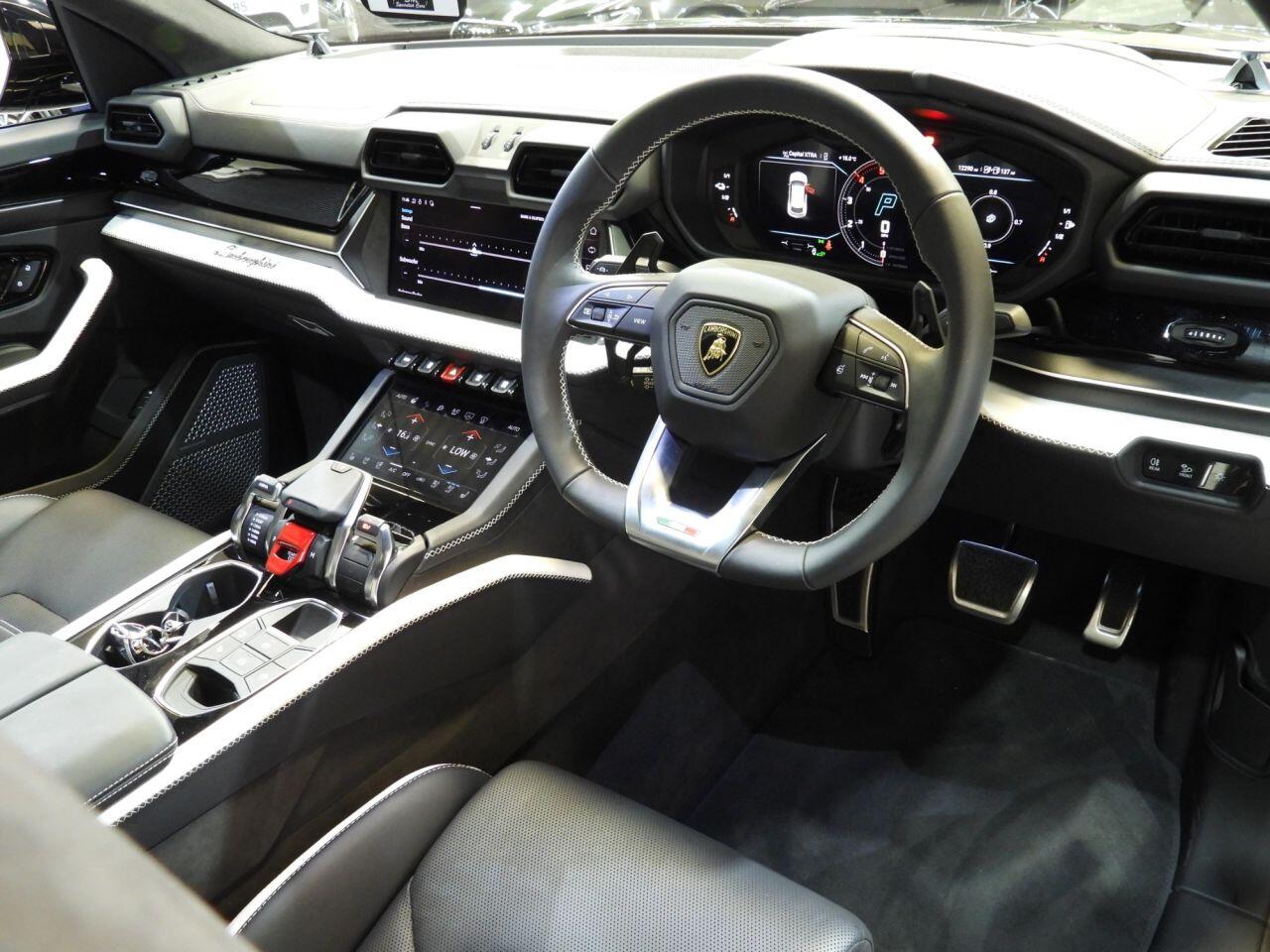 Lamborghini Urus view 4