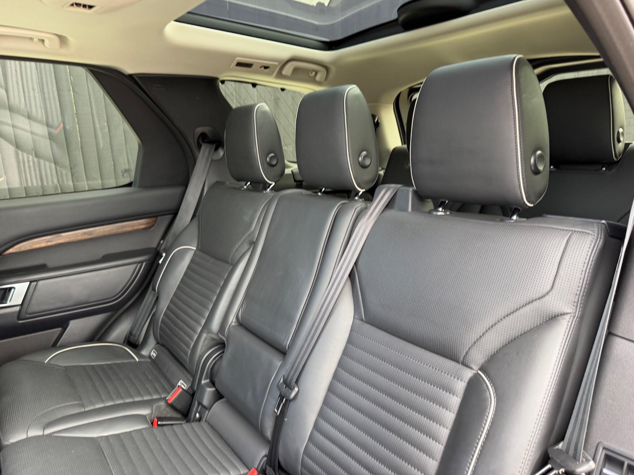 Land Rover Discovery view 45