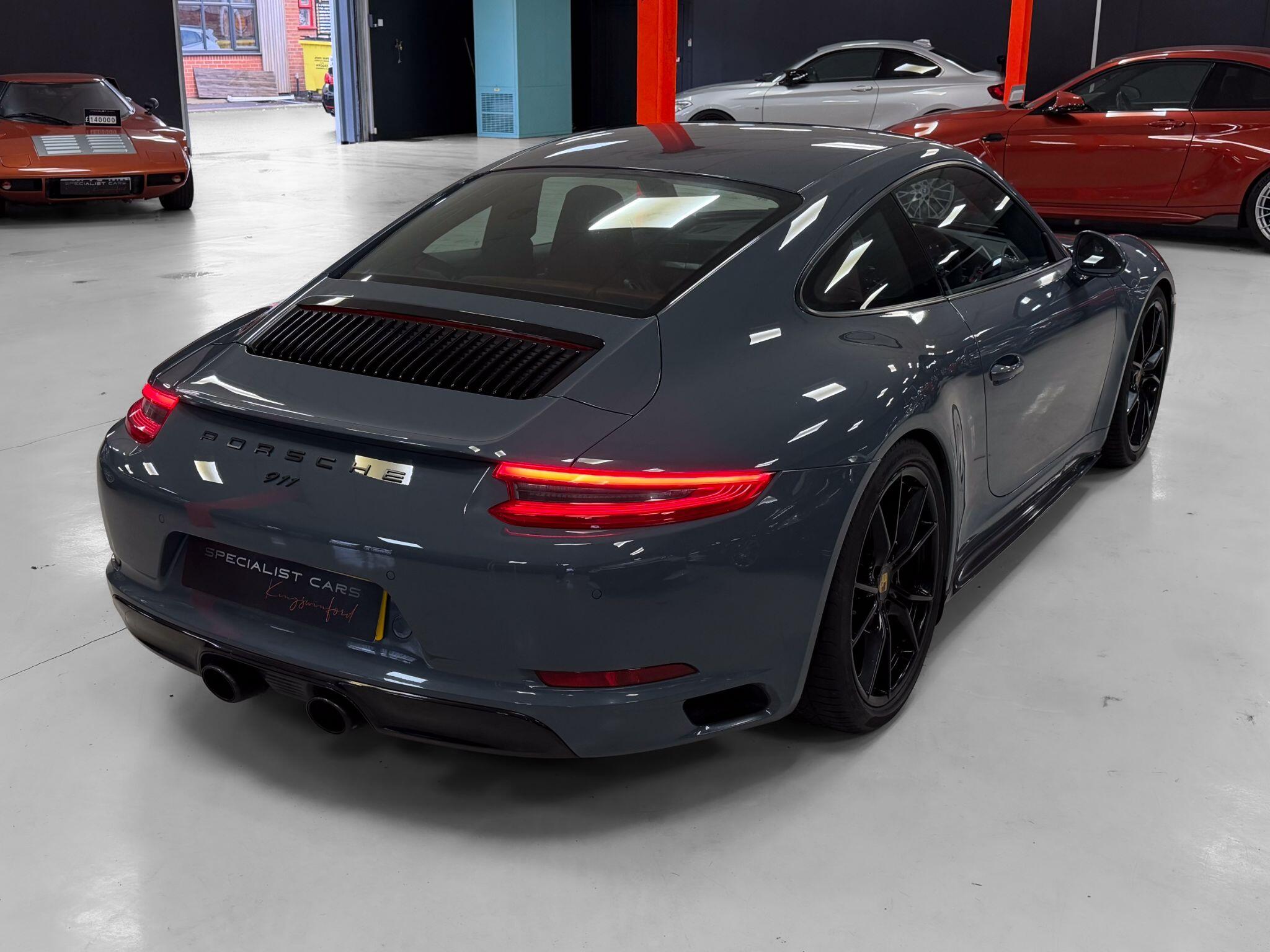 Porsche 911 view 17