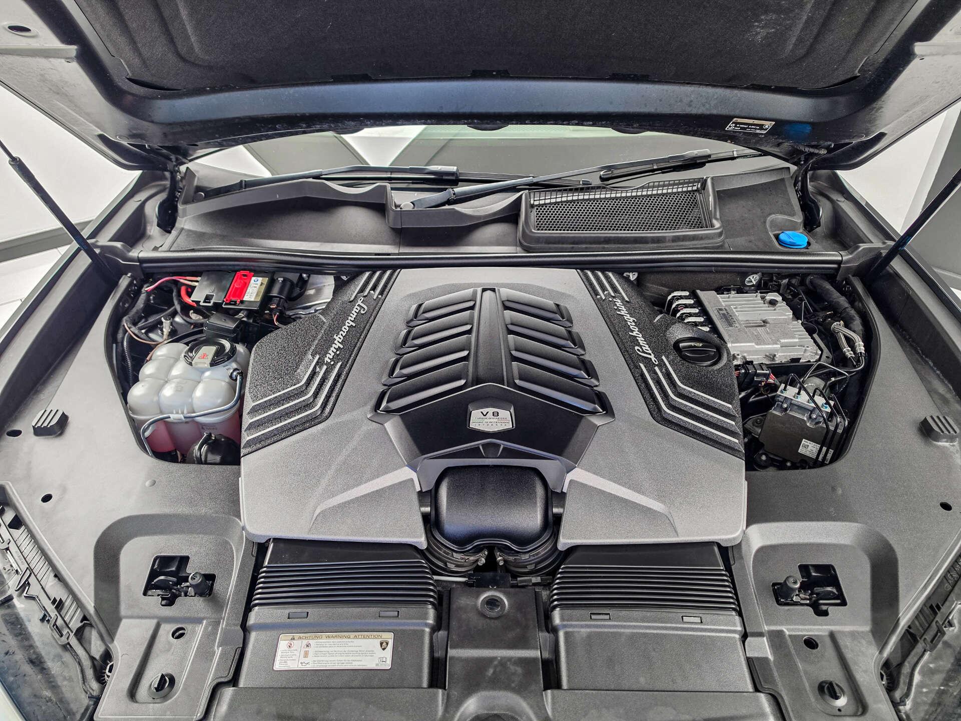 Lamborghini Urus view 33