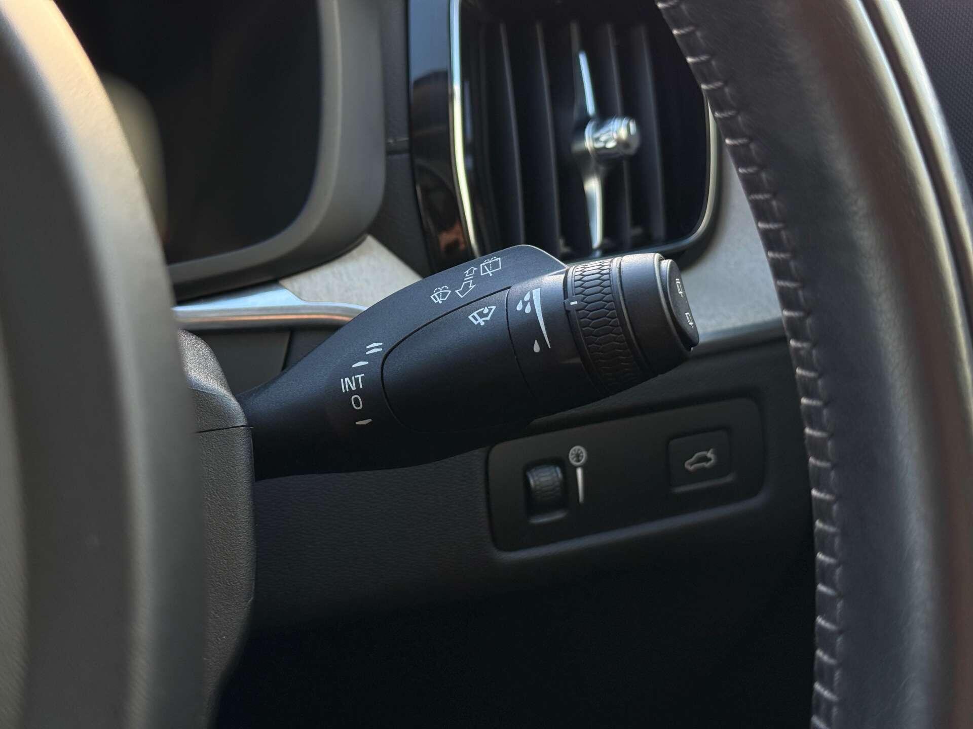 Volvo XC60 view 30