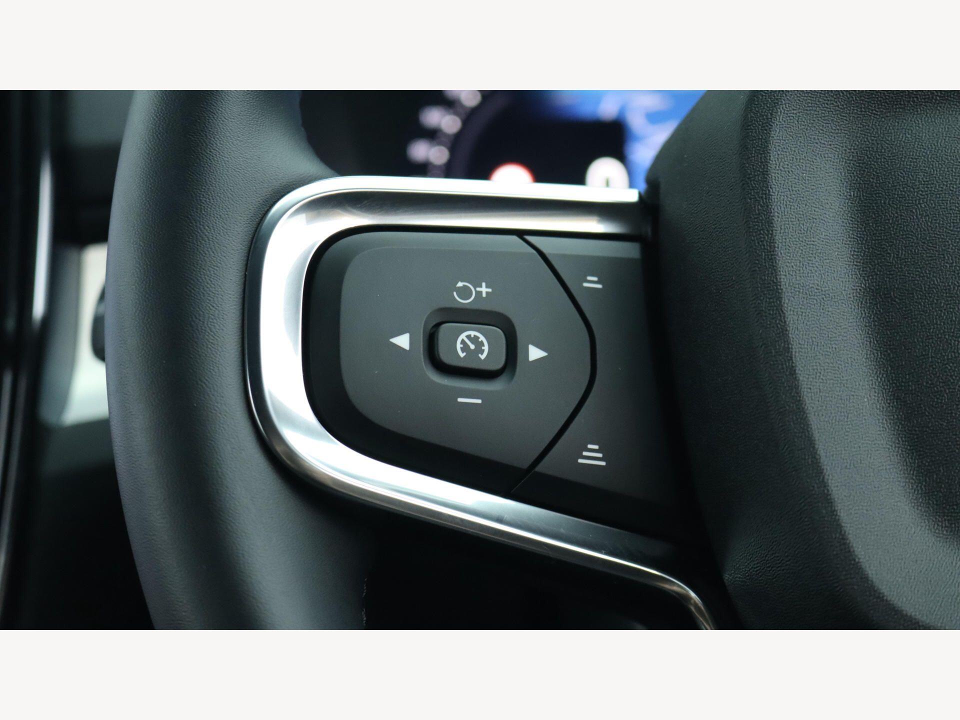 Volvo XC40 view 22