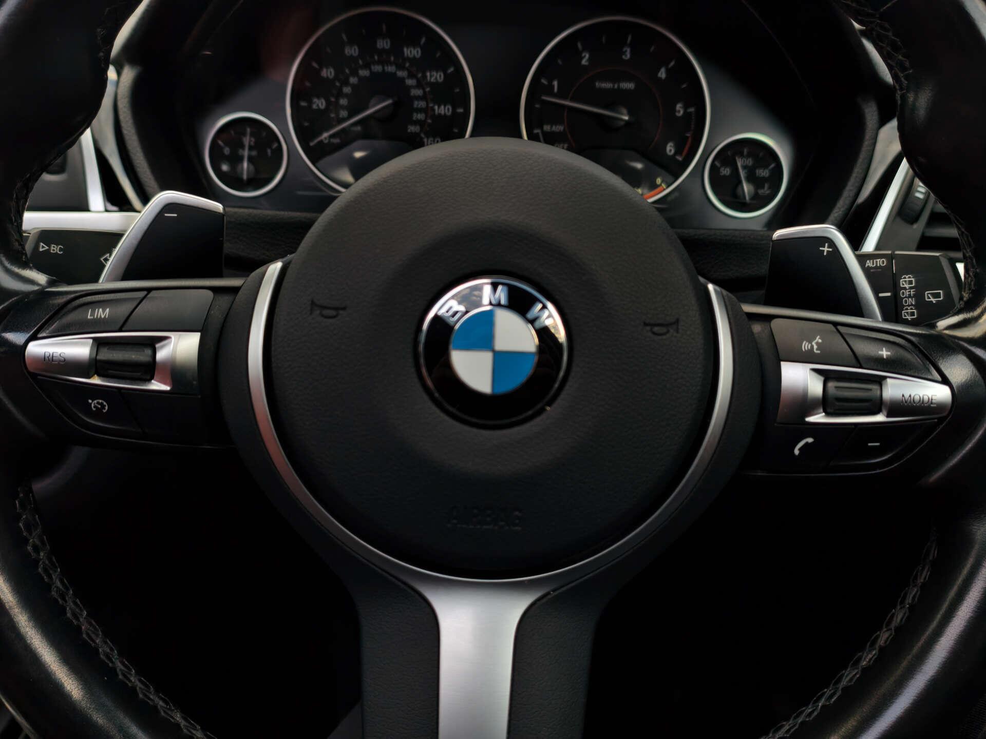 BMW 3 Series view 32