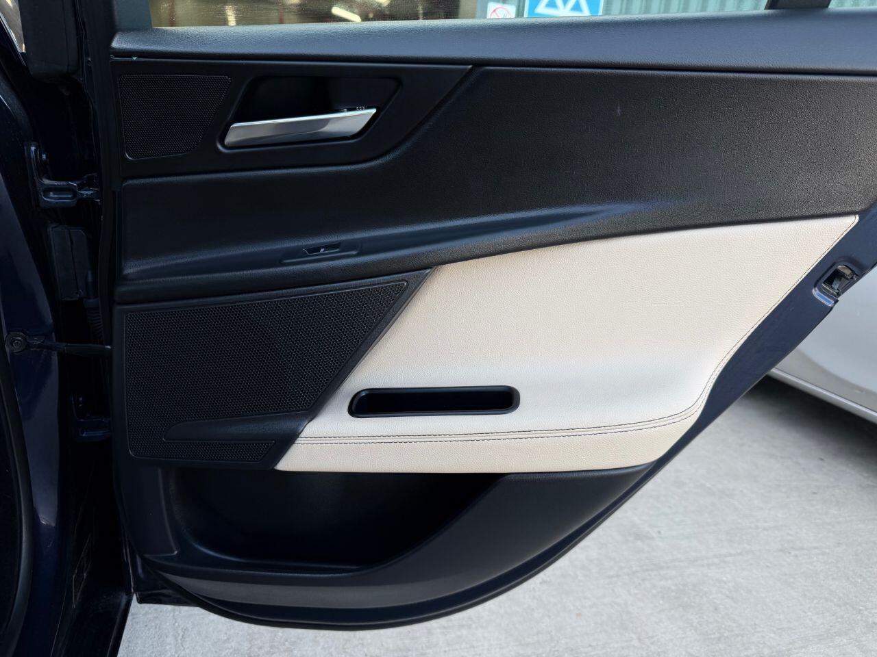 Jaguar Xe view 15