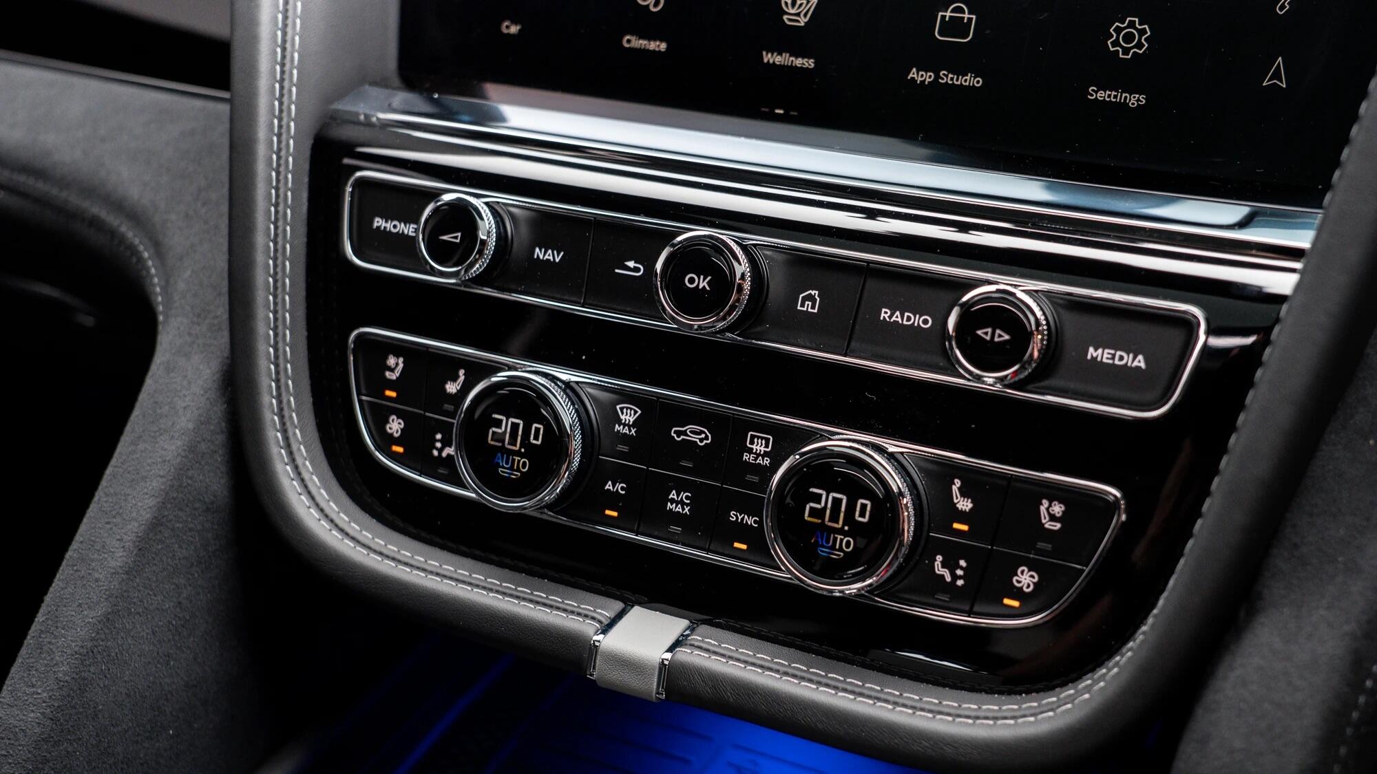 Bentley Bentayga view 18