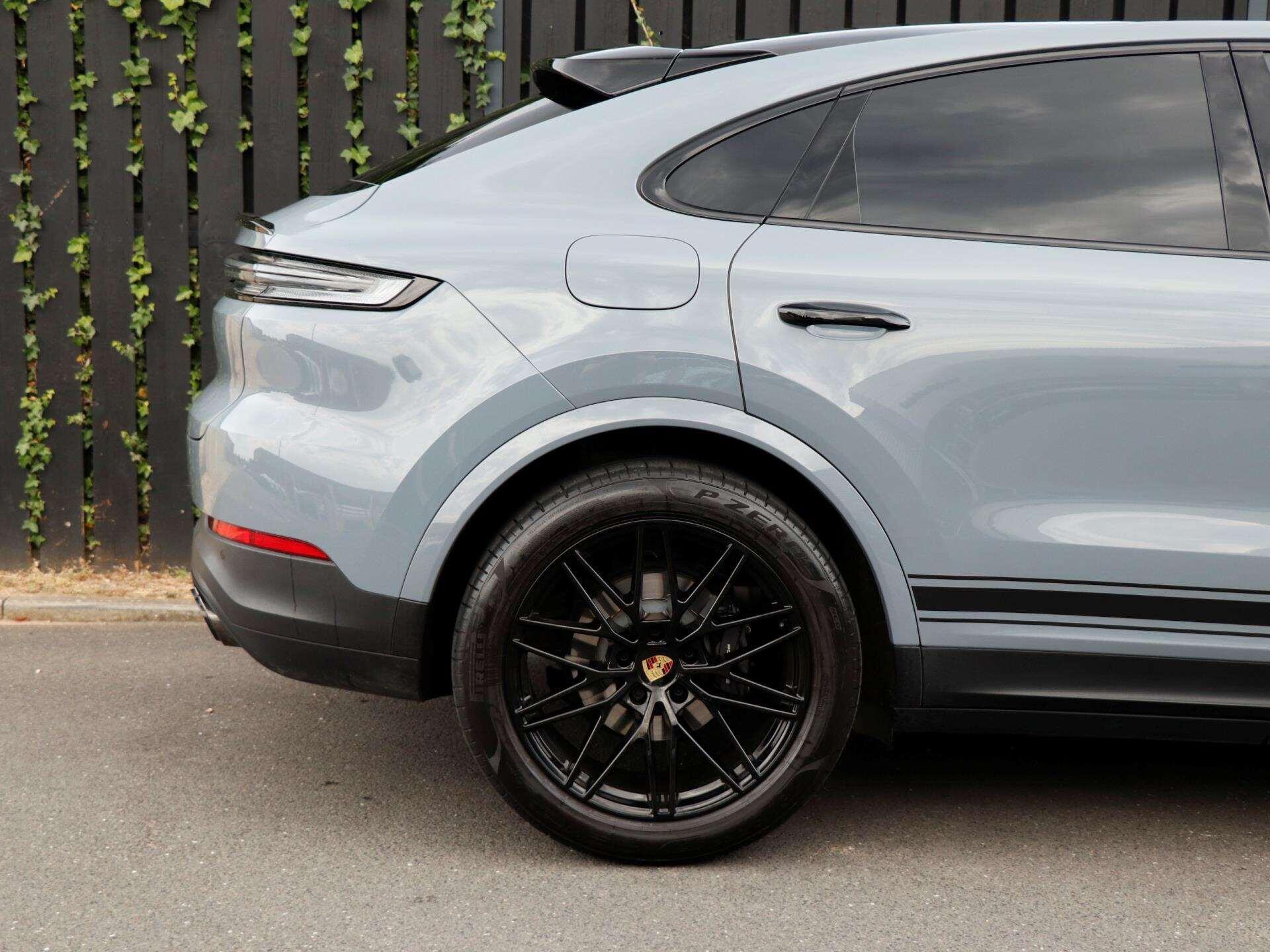 Porsche Cayenne view 30