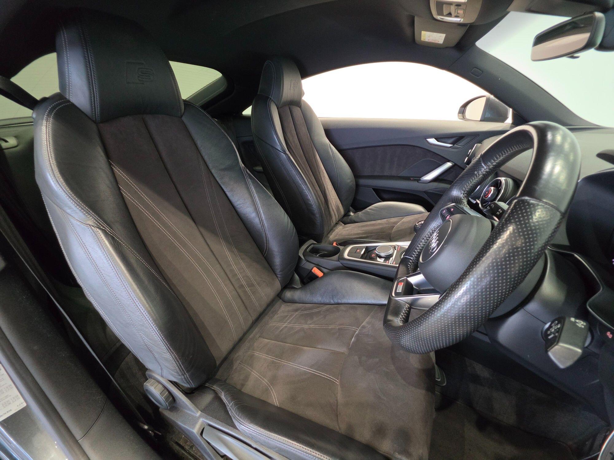 Audi TT view 29