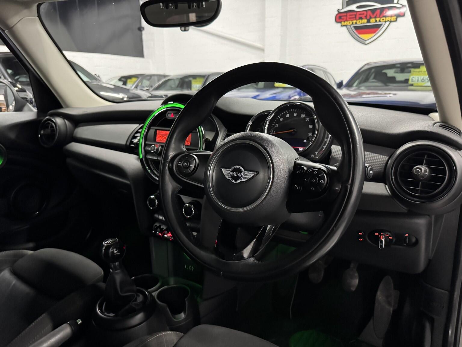 Mini Cooper view 10