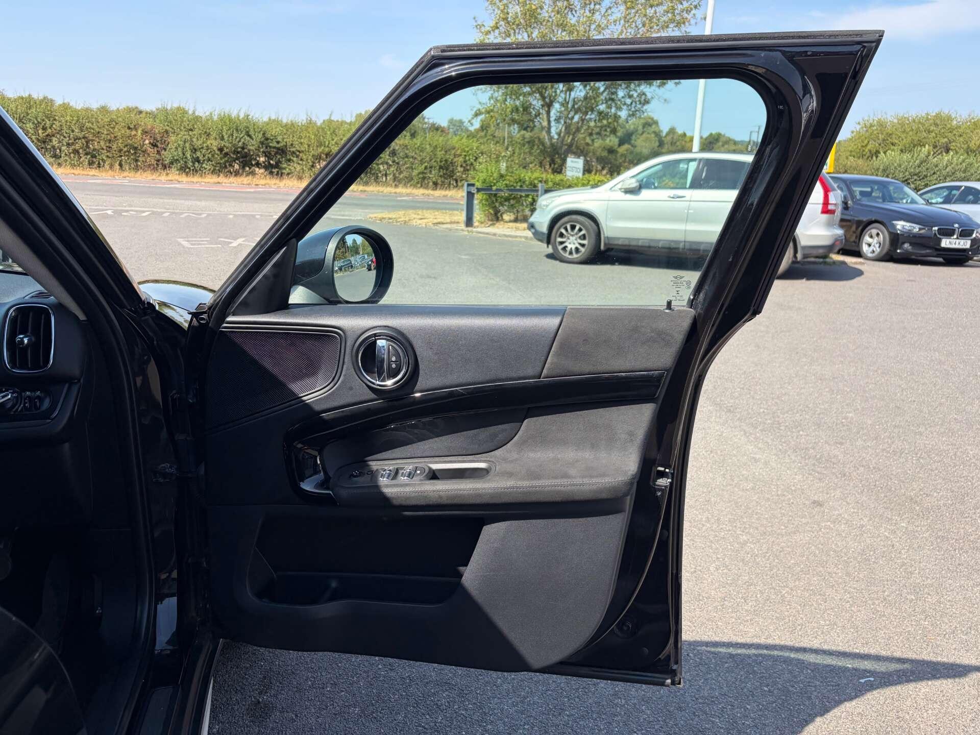 Mini Countryman view 34