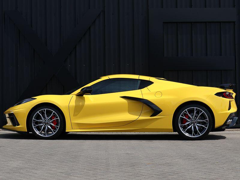 Chevrolet Corvette view 3