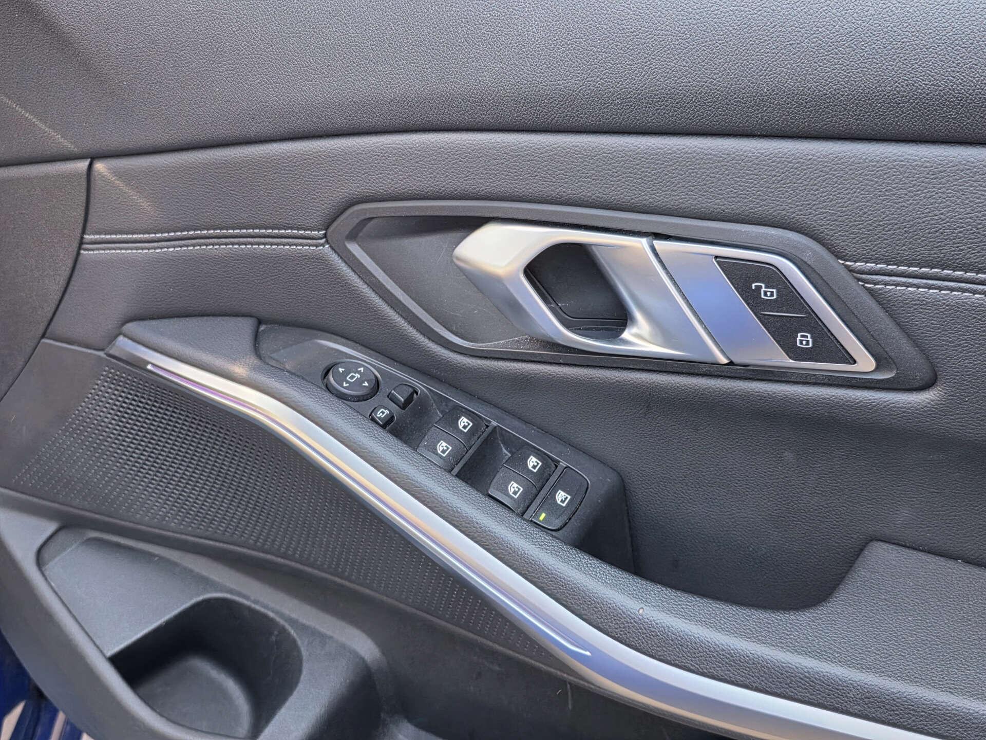 BMW 3 Series view 44
