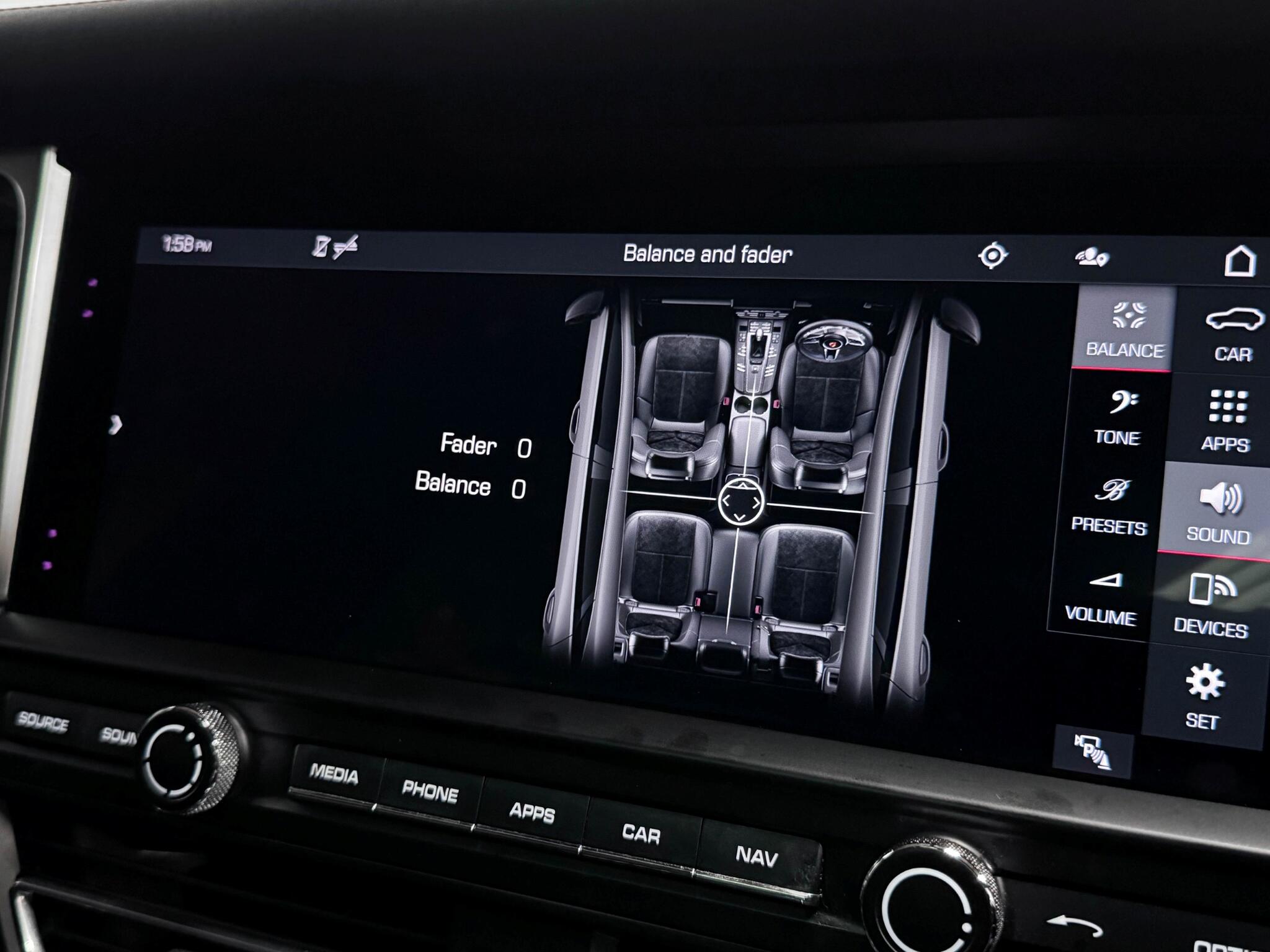 Porsche Macan view 63