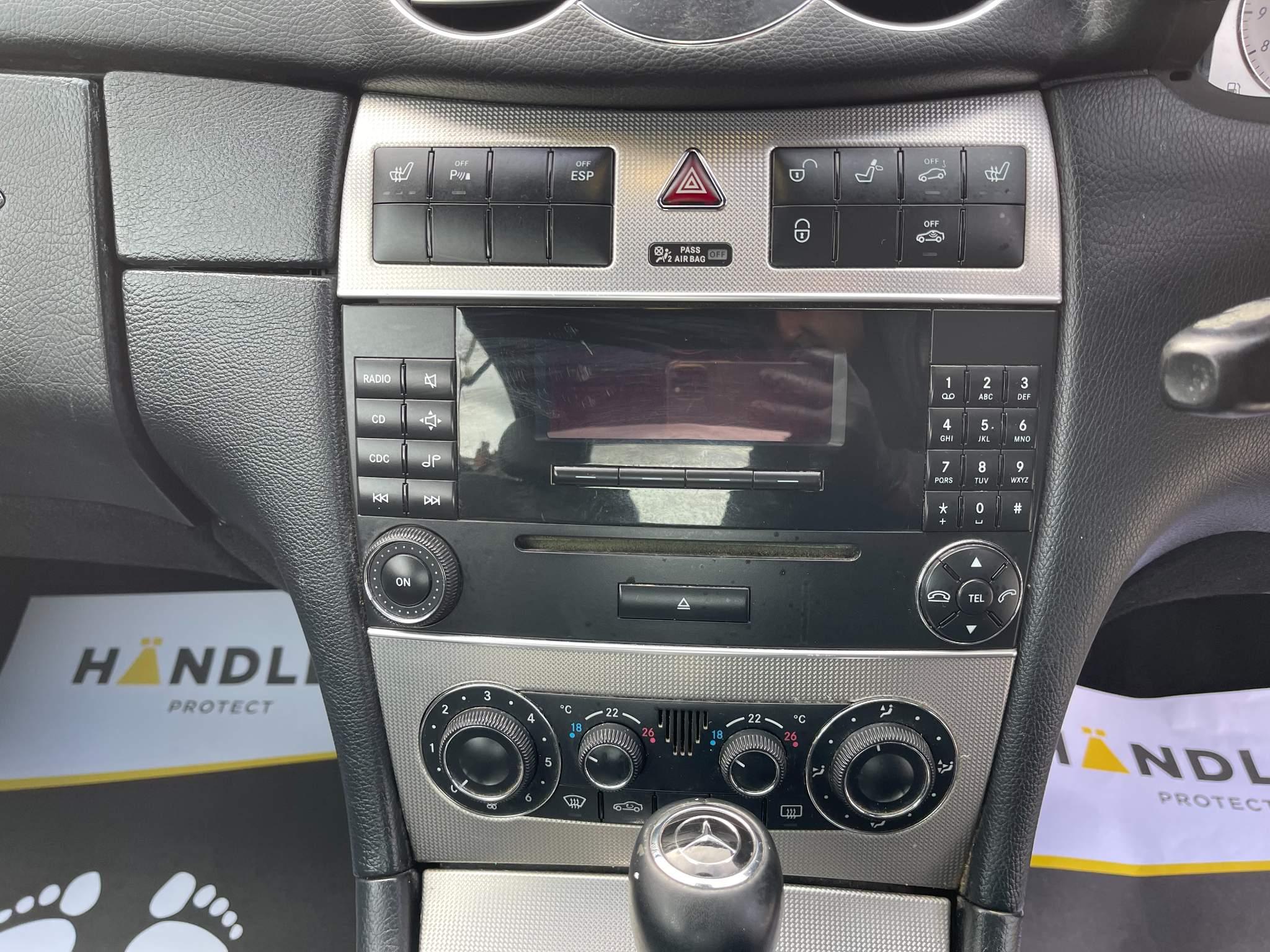 Mercedes-Benz CLK view 31
