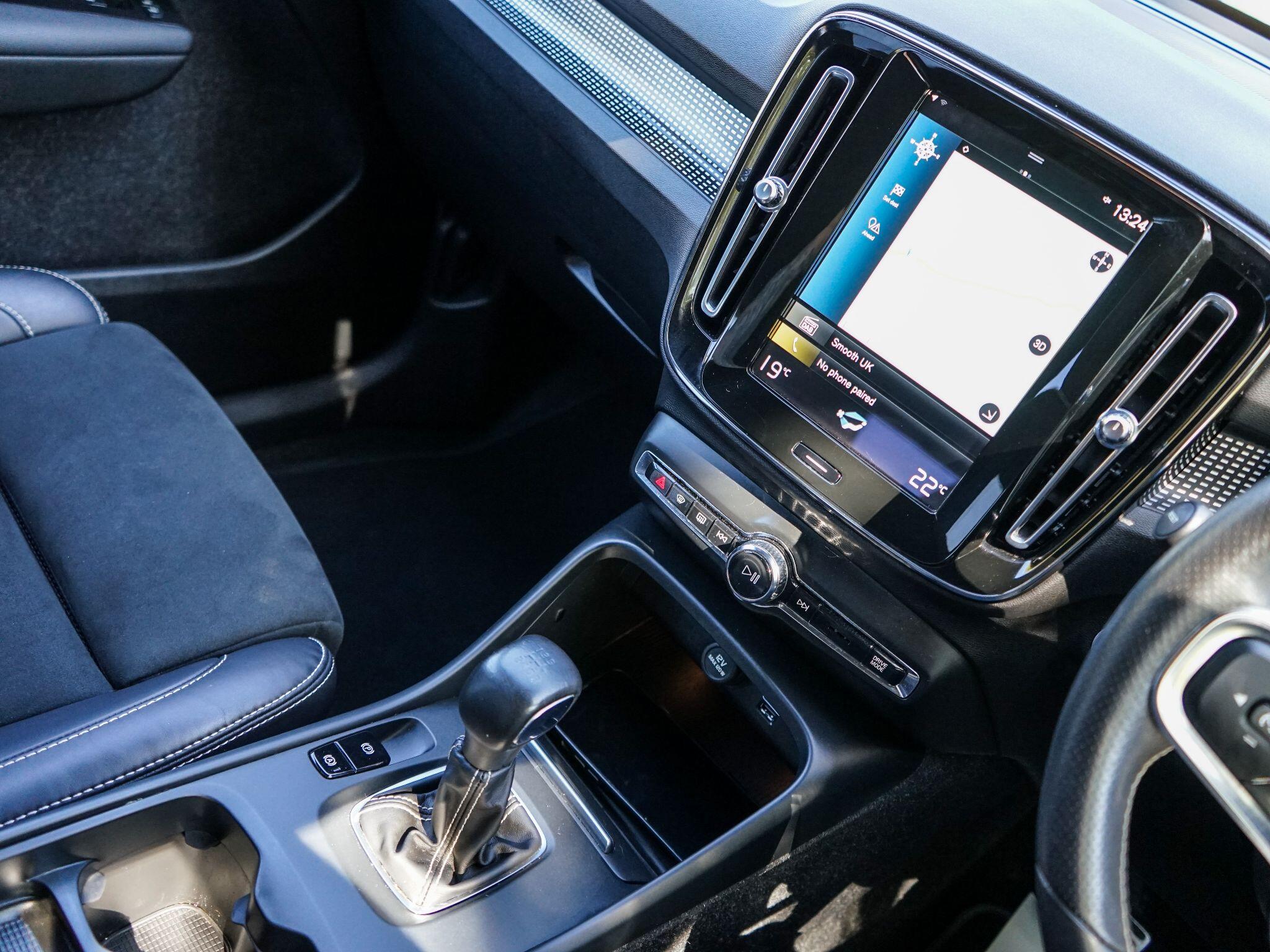 Volvo XC40 view 6