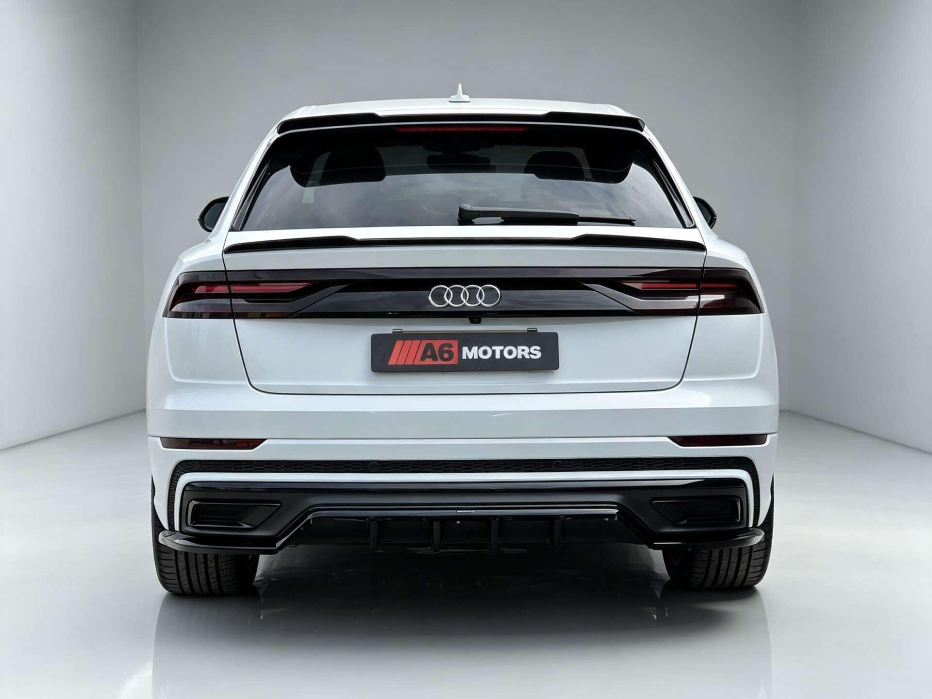Audi Q8 view 9