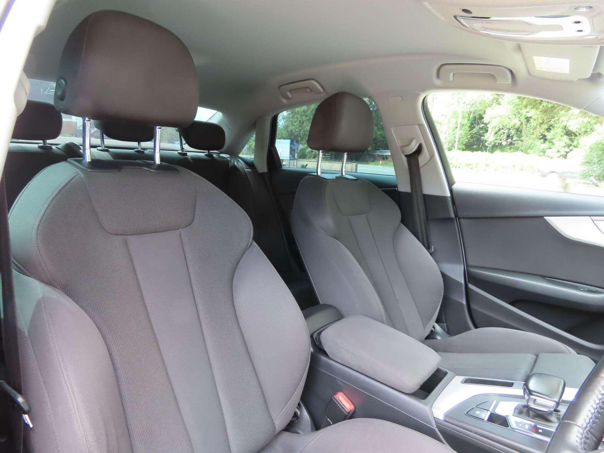 Audi A4 view 8
