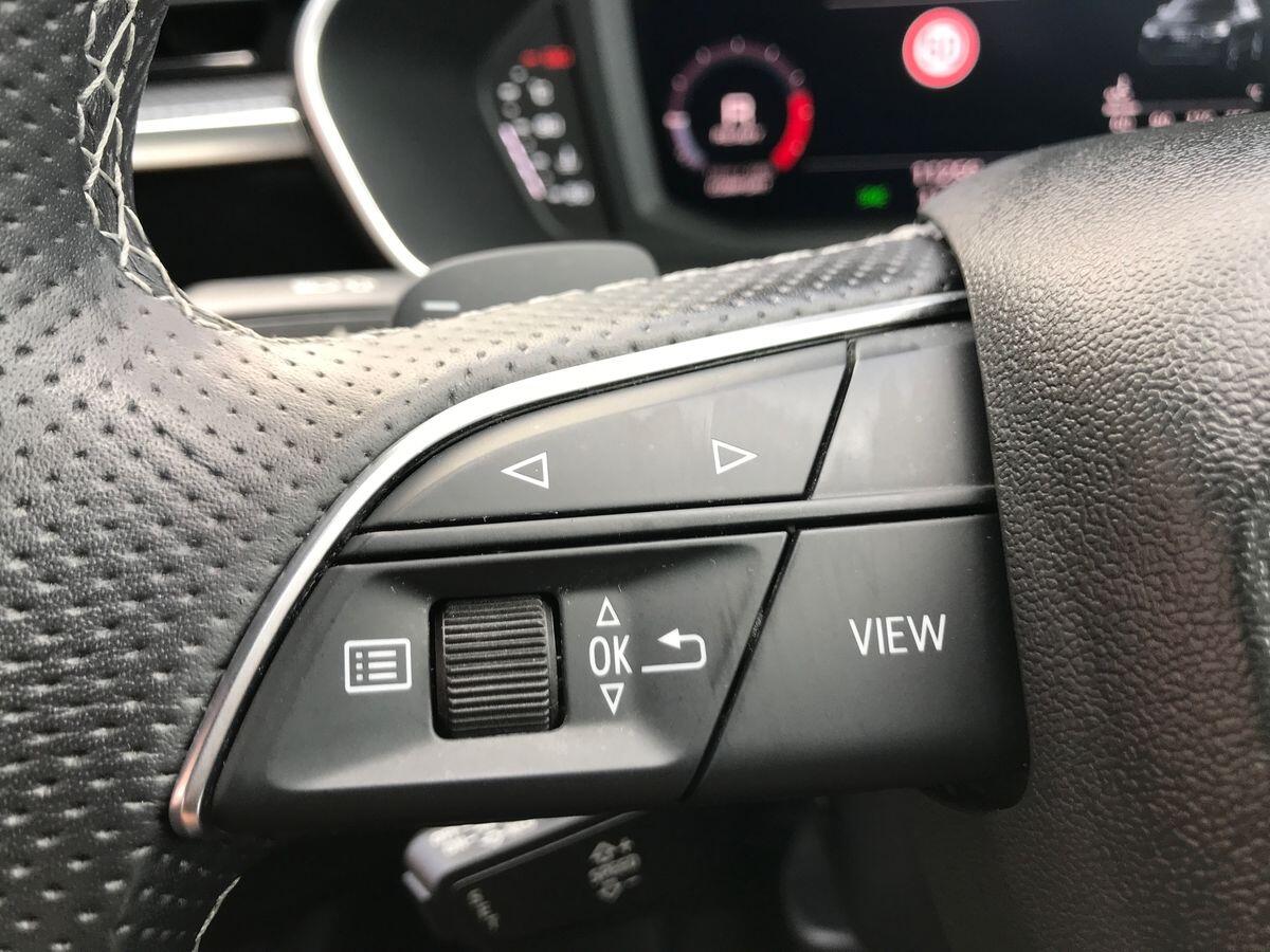 Audi Q3 view 19