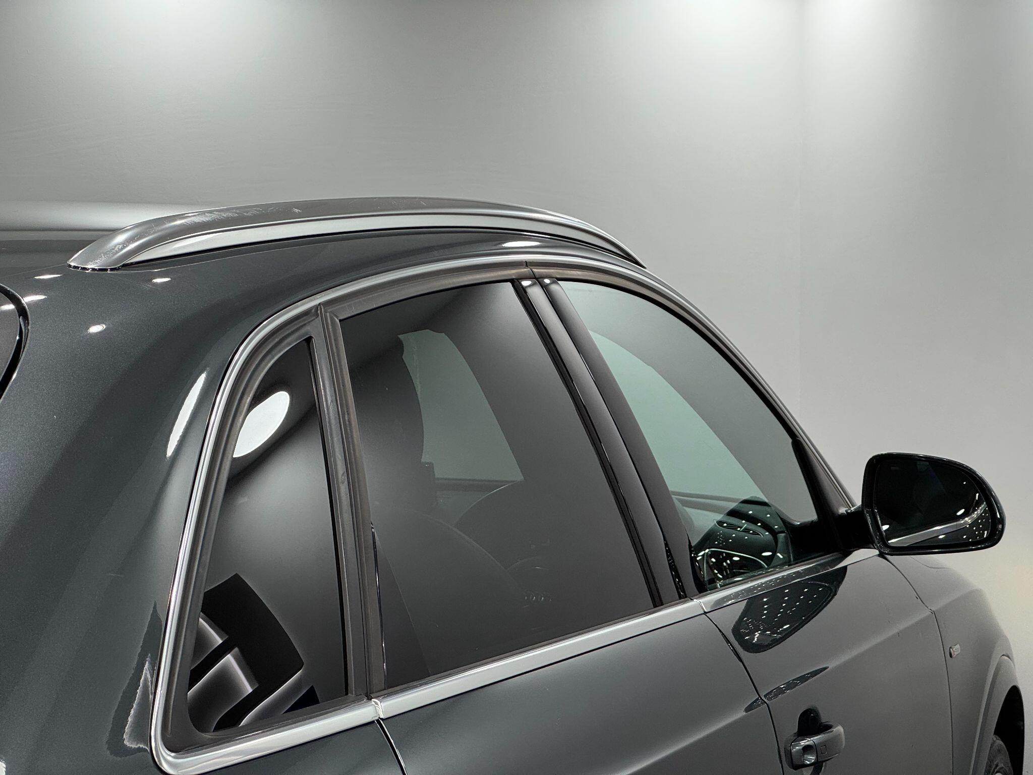 Audi Q3 view 18