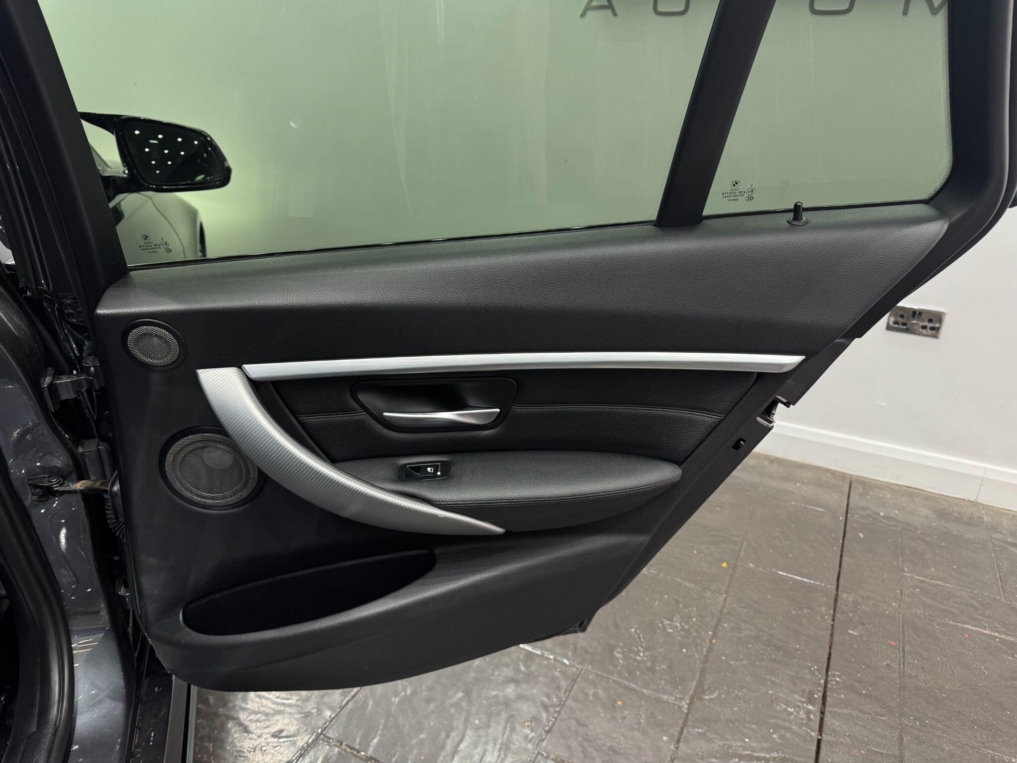 BMW 3 Series view 44