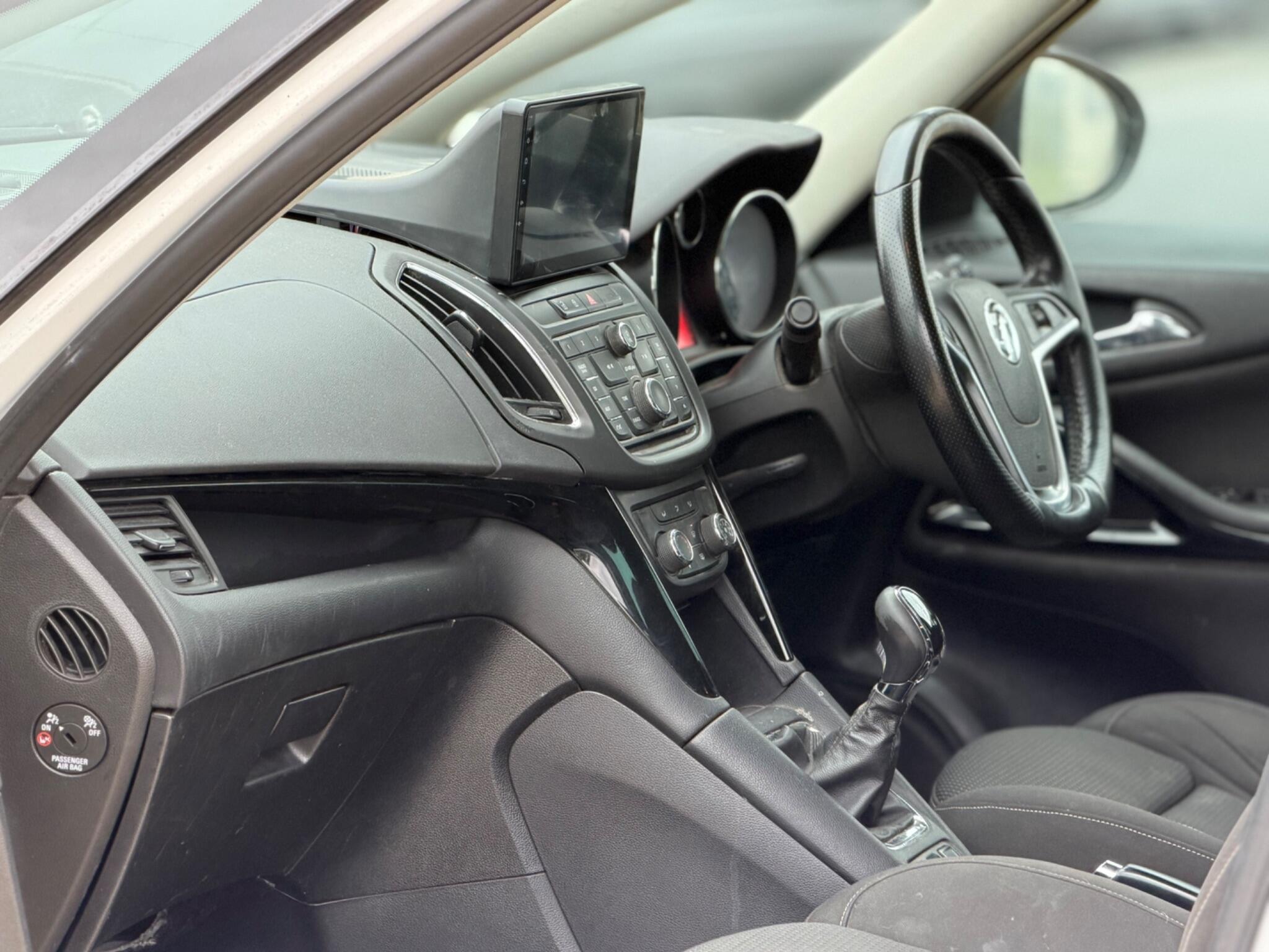 2013 Vauxhall Zafira Tourer 2.0 CDTi SRi Euro 5 5dr image 23