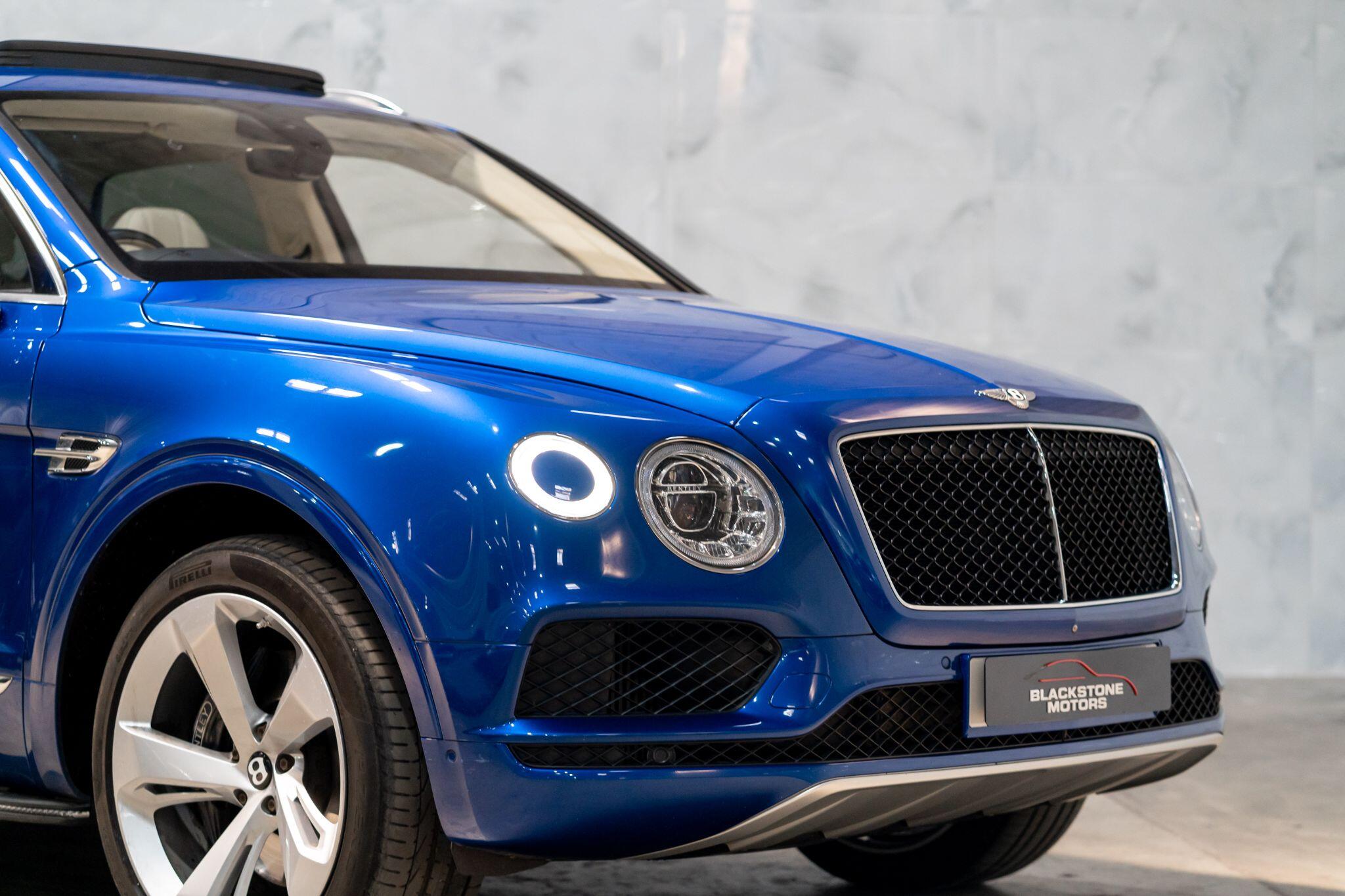 Bentley Bentayga view 39