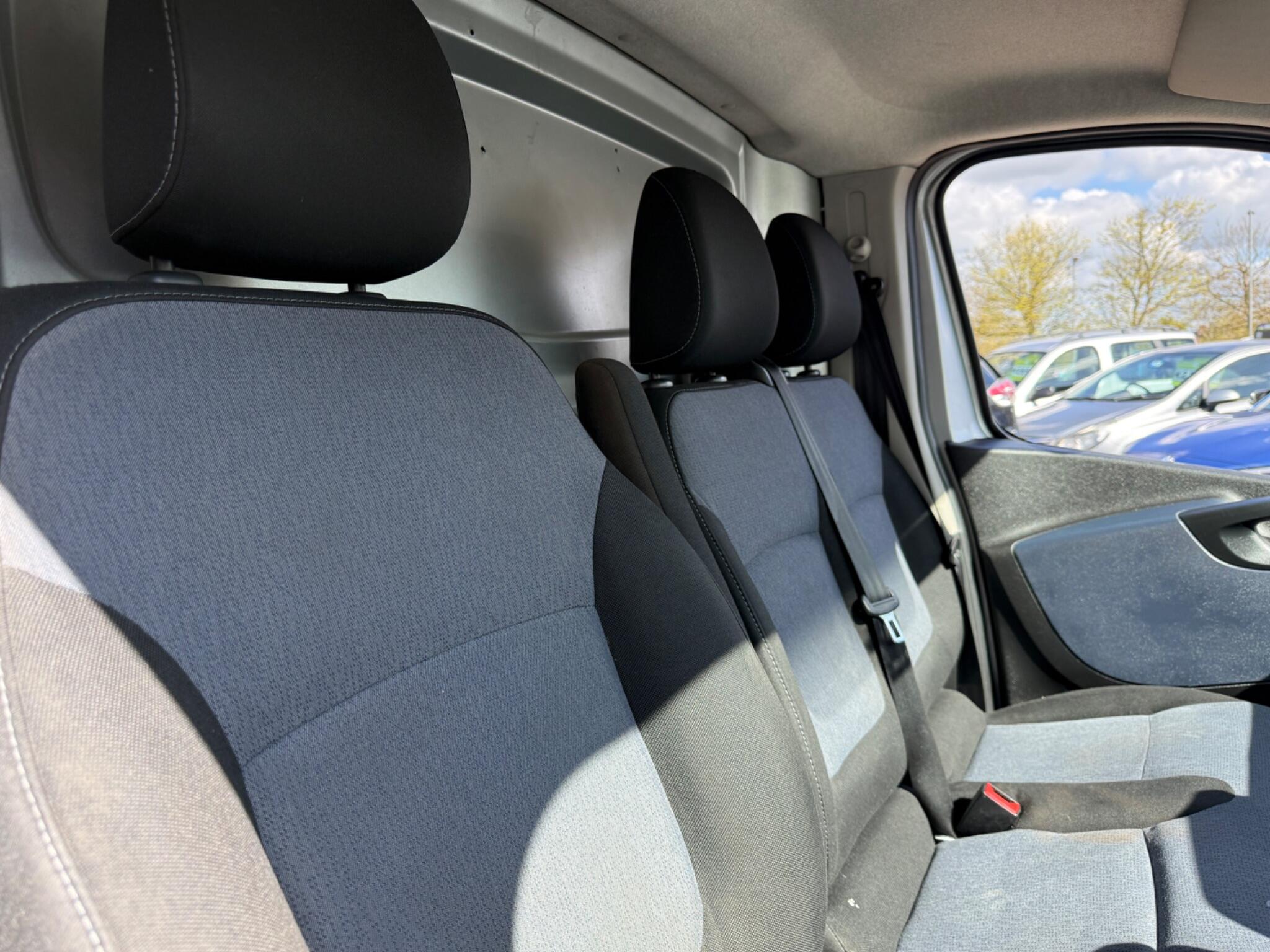 Vauxhall Vivaro - Image 47