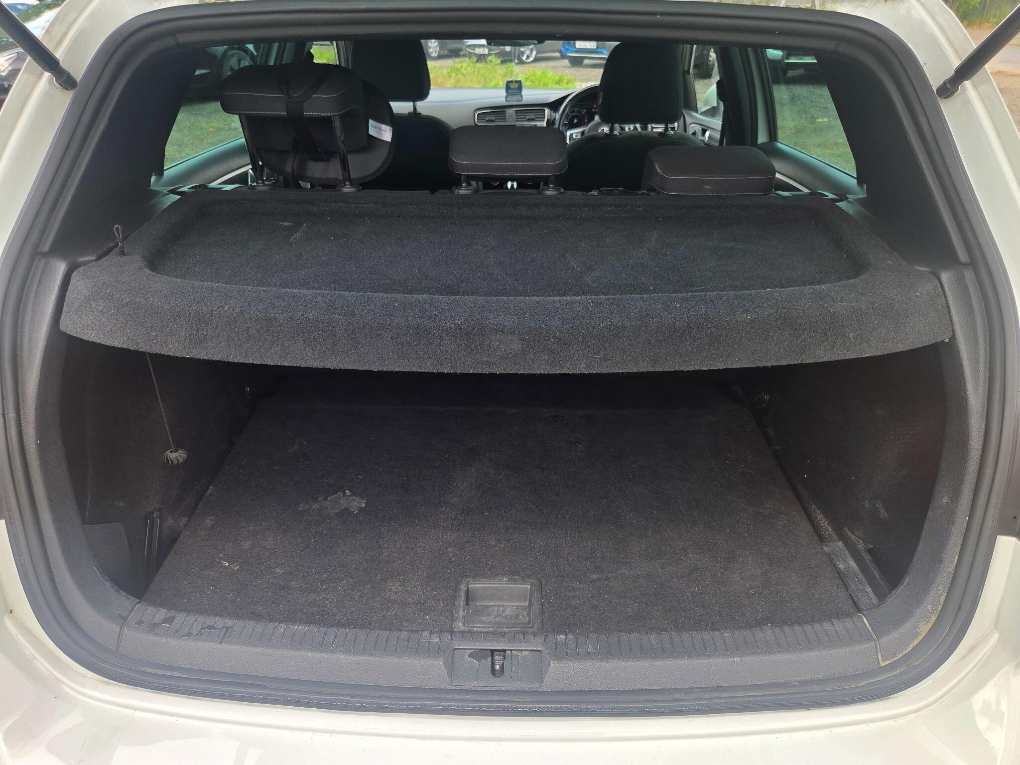 Volkswagen Golf view 34