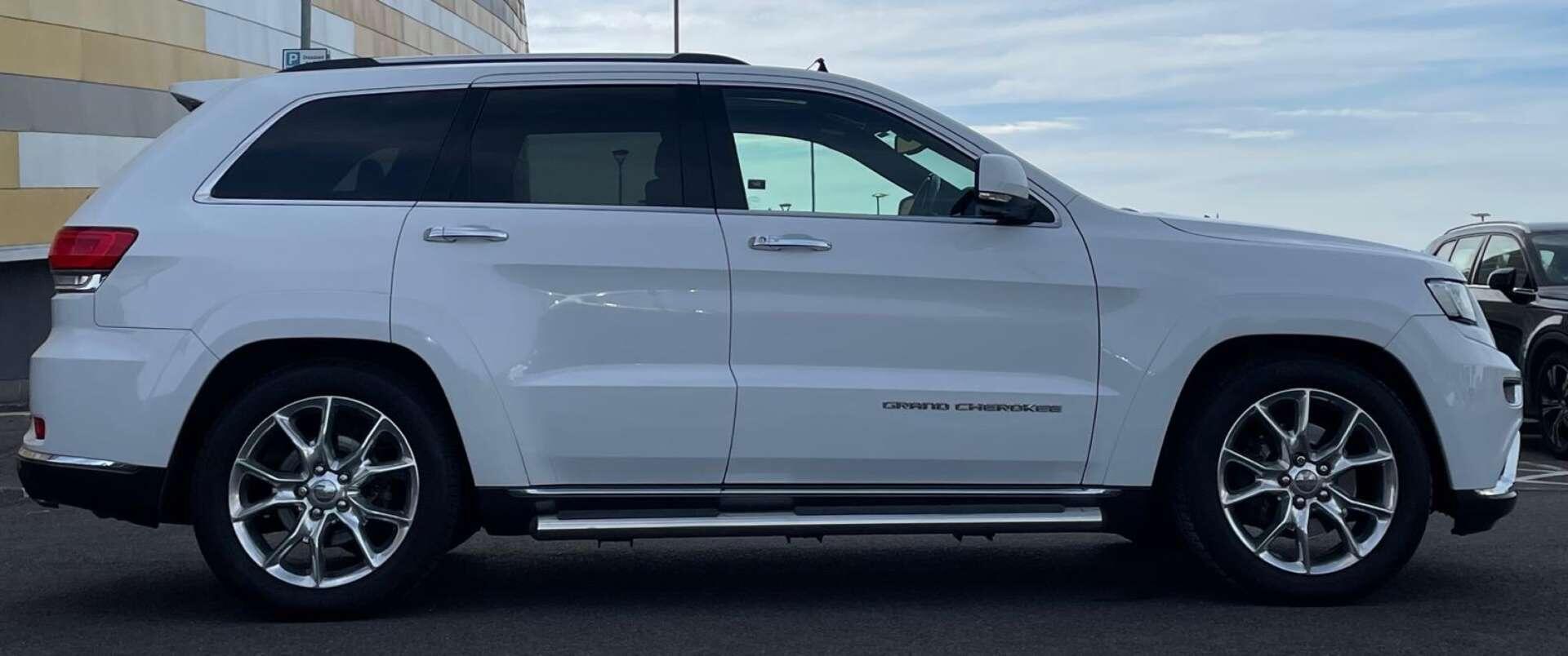 Jeep Grand Cherokee view 30