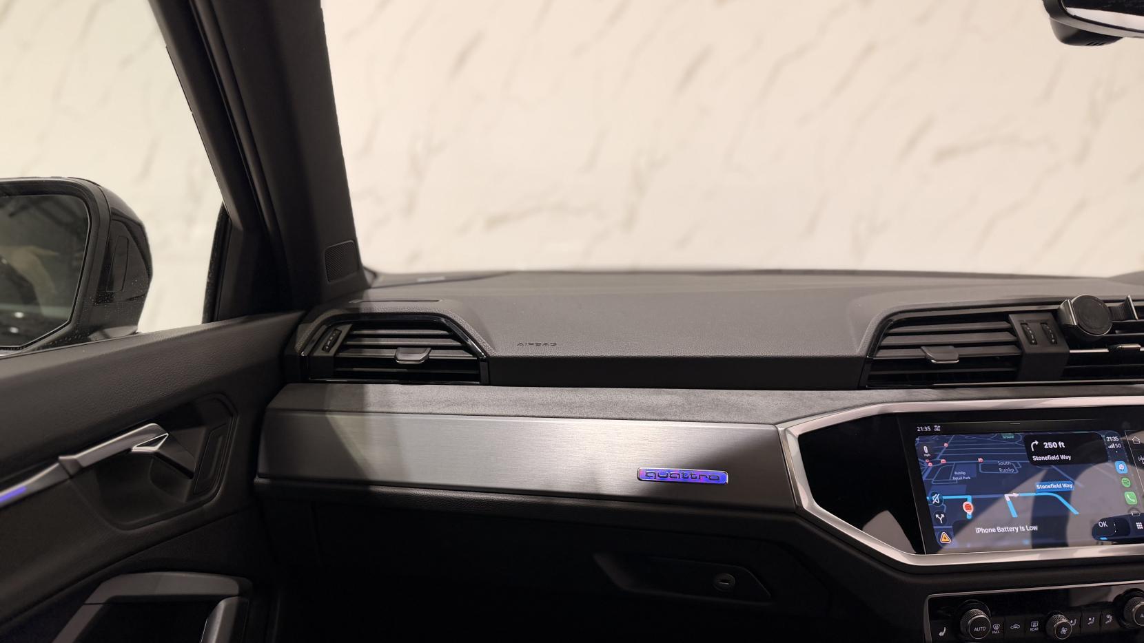 Audi Q3 view 21