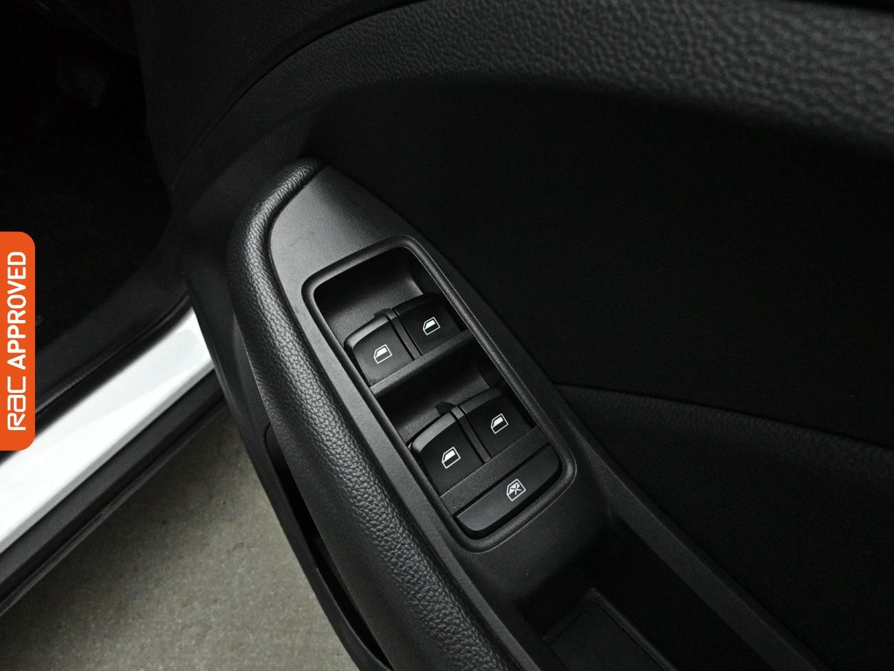 MG ZS view 24