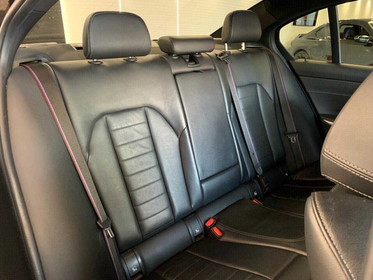BMW 3 Series view 26