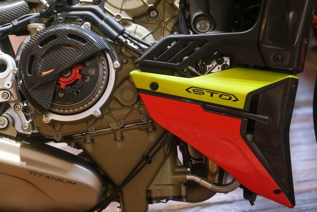 Ducati Streetfighter V4 view 12