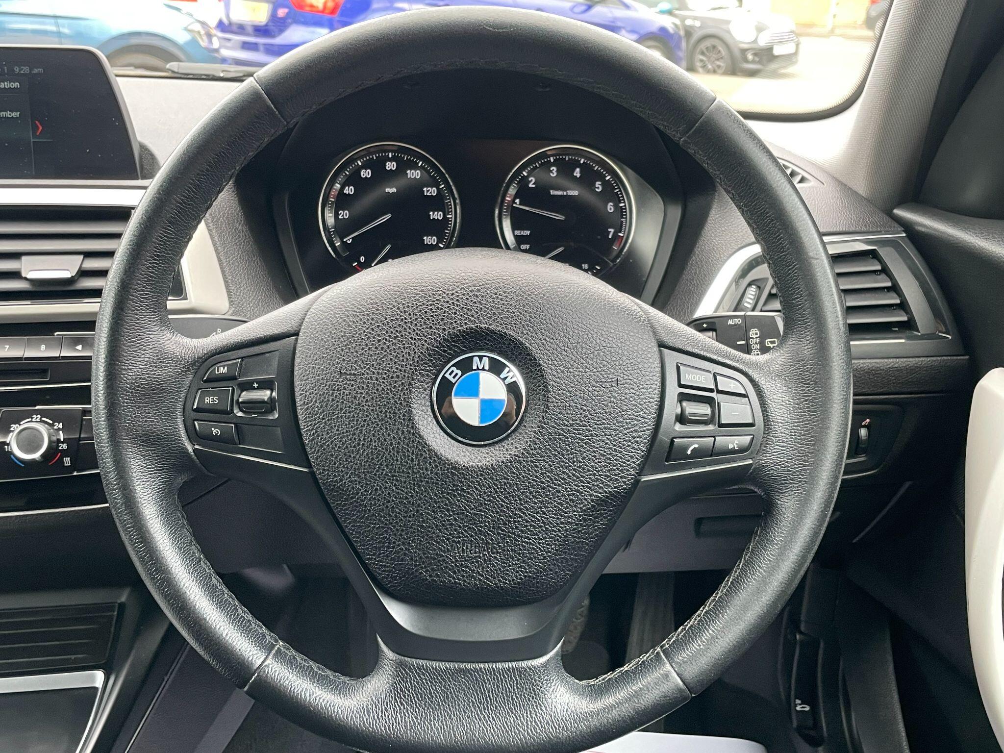BMW 1 Series view 28