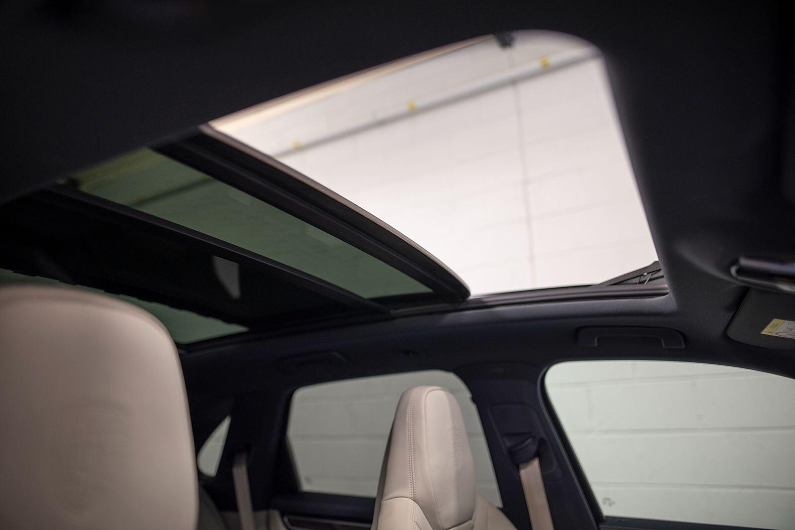 Porsche Cayenne view 33