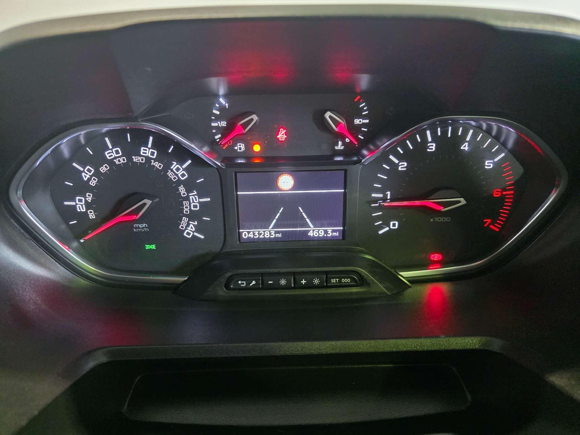 Peugeot Rifter view 19