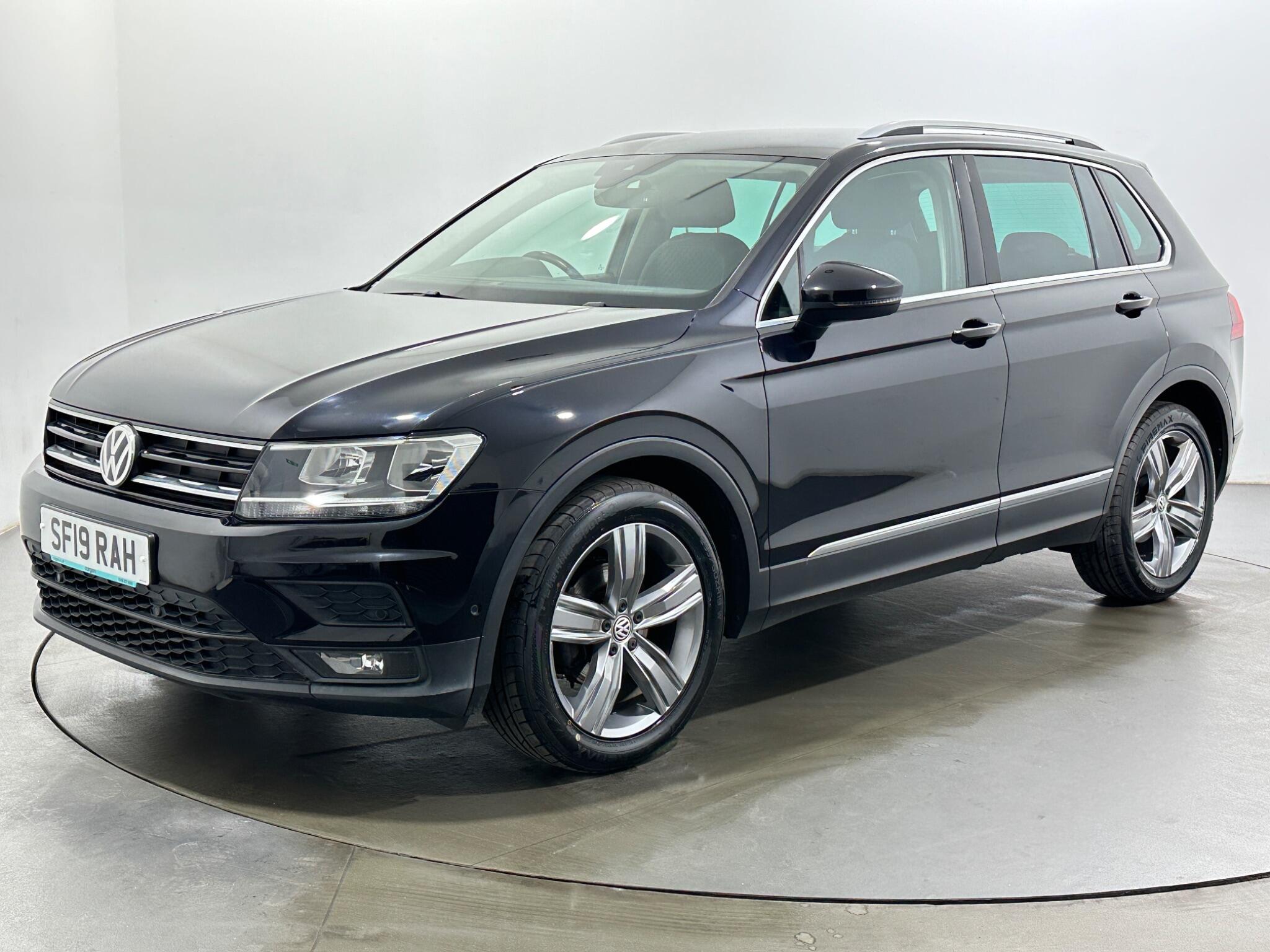 Volkswagen Tiguan view 4