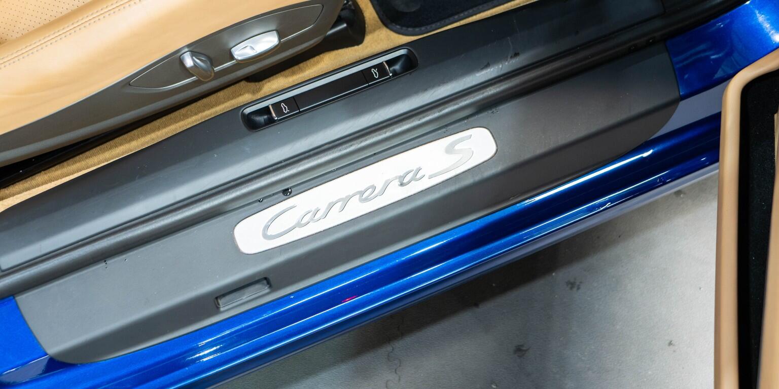 Porsche 911 view 22