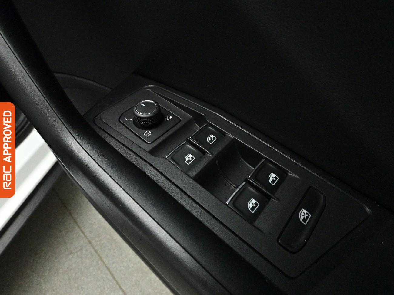 Volkswagen T-Roc view 24