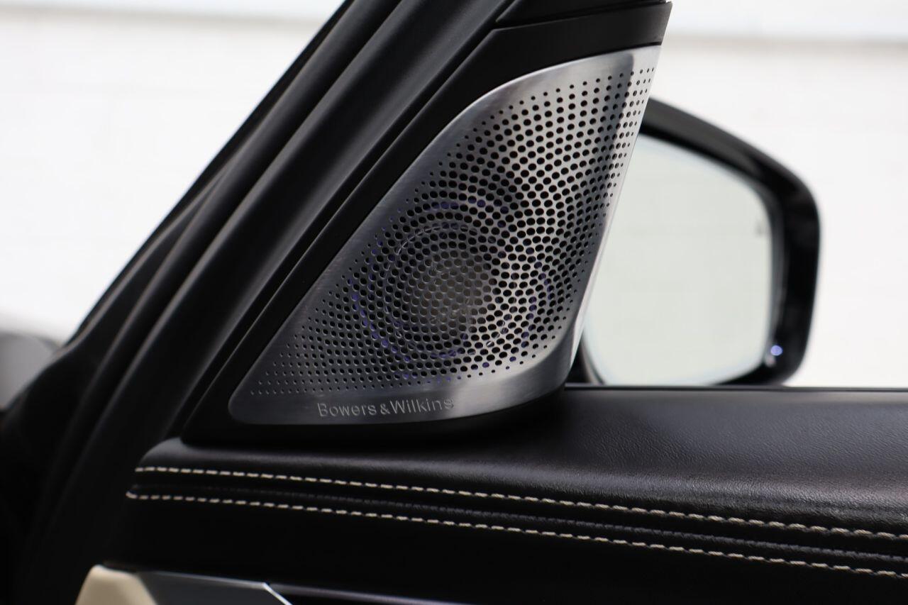 BMW 7 Series view 22
