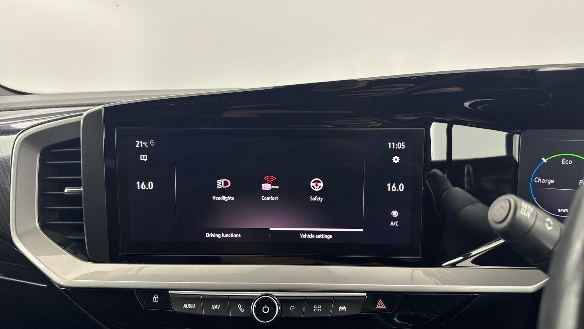 Vauxhall Mokka Electric view 32