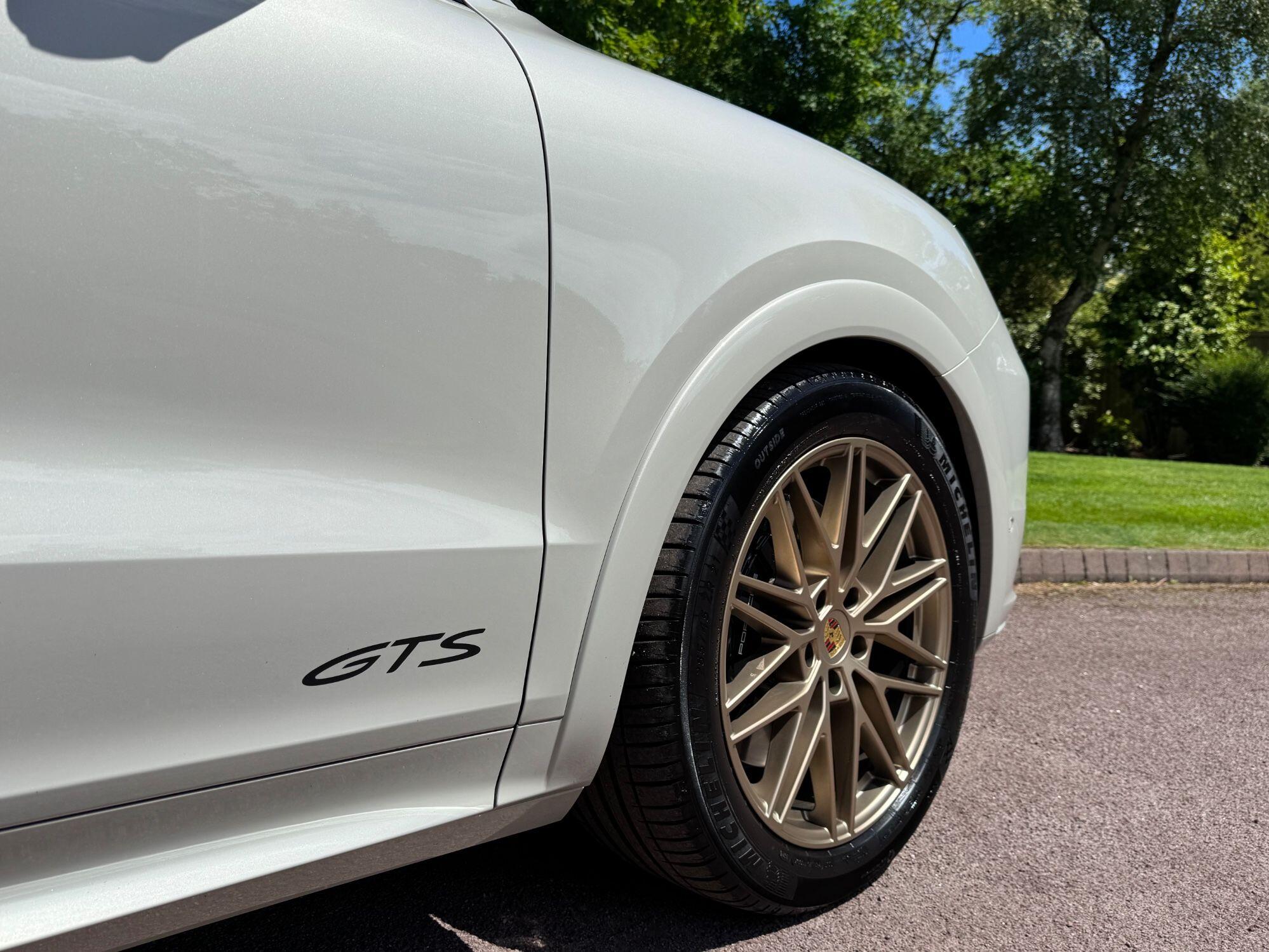 Porsche Cayenne view 21