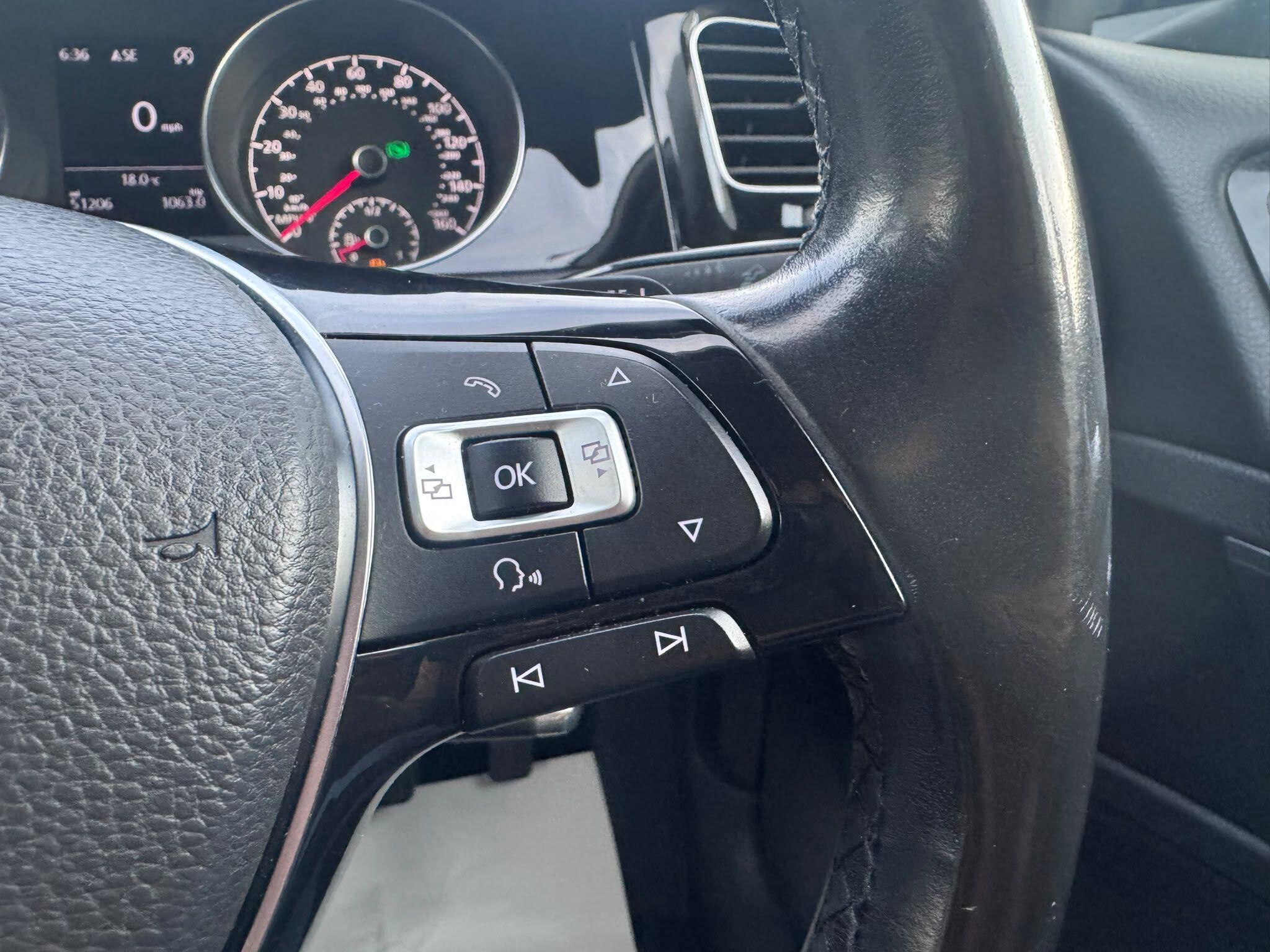 Volkswagen Golf view 21