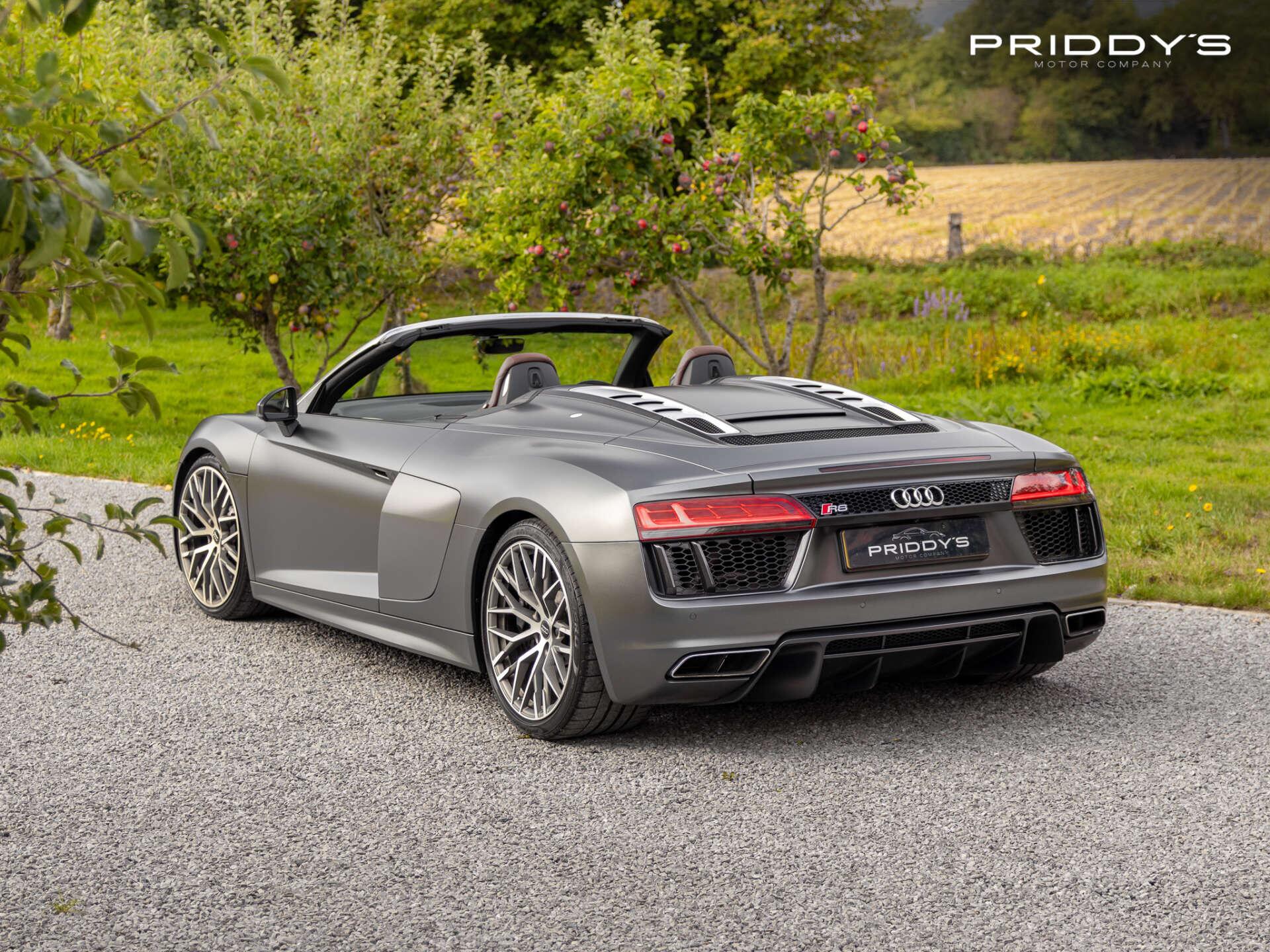 Audi R8 view 4