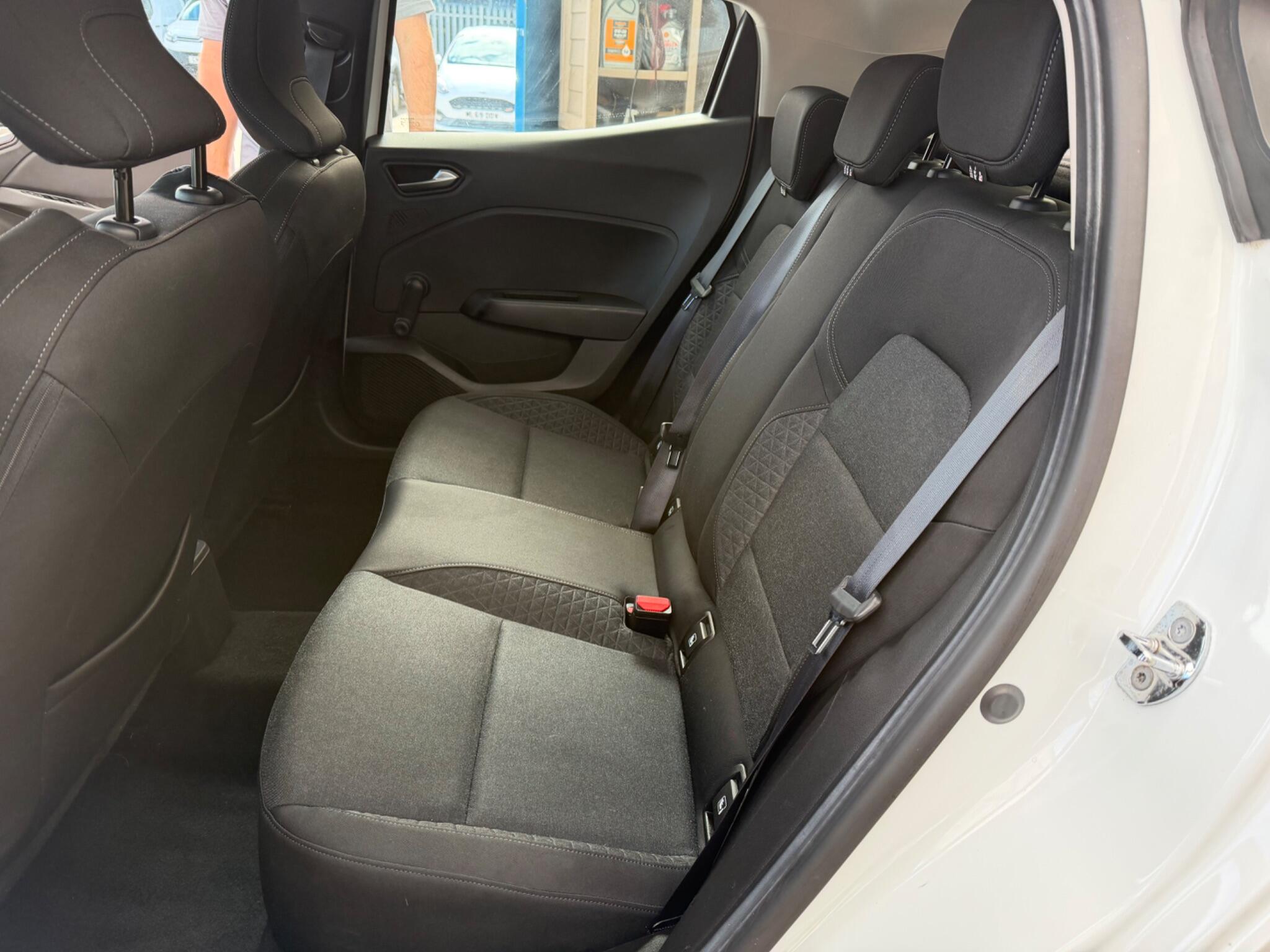 Renault Clio view 20
