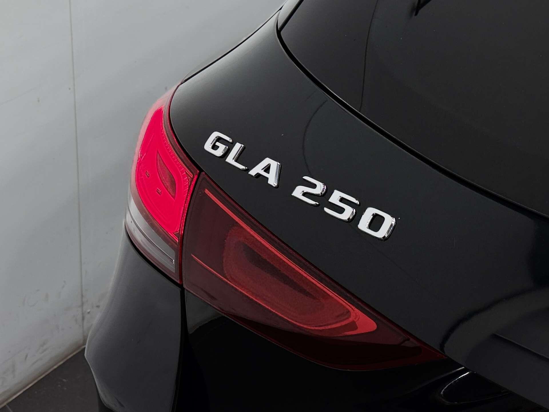 Mercedes-Benz Gla view 24