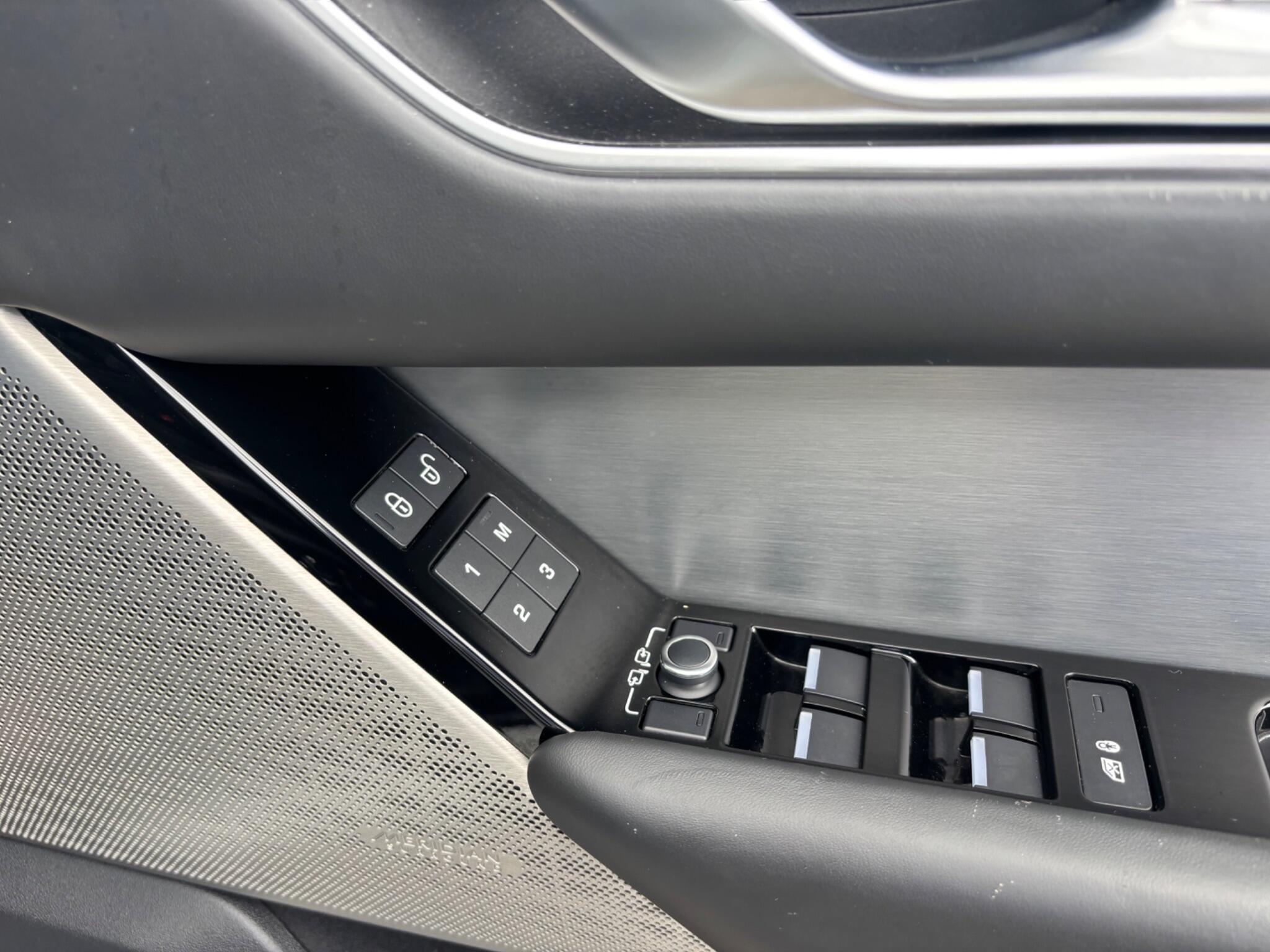 Land Rover Range Rover Velar view 23